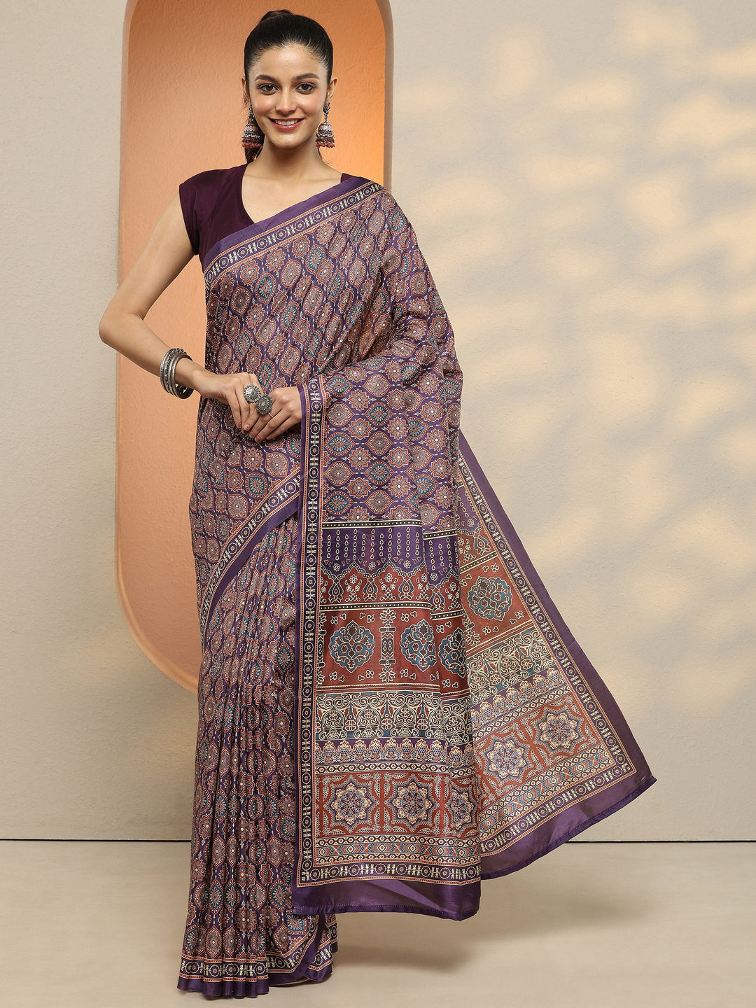 Purple Printed Silk Blend Saree With Unstitched Blouse Piece