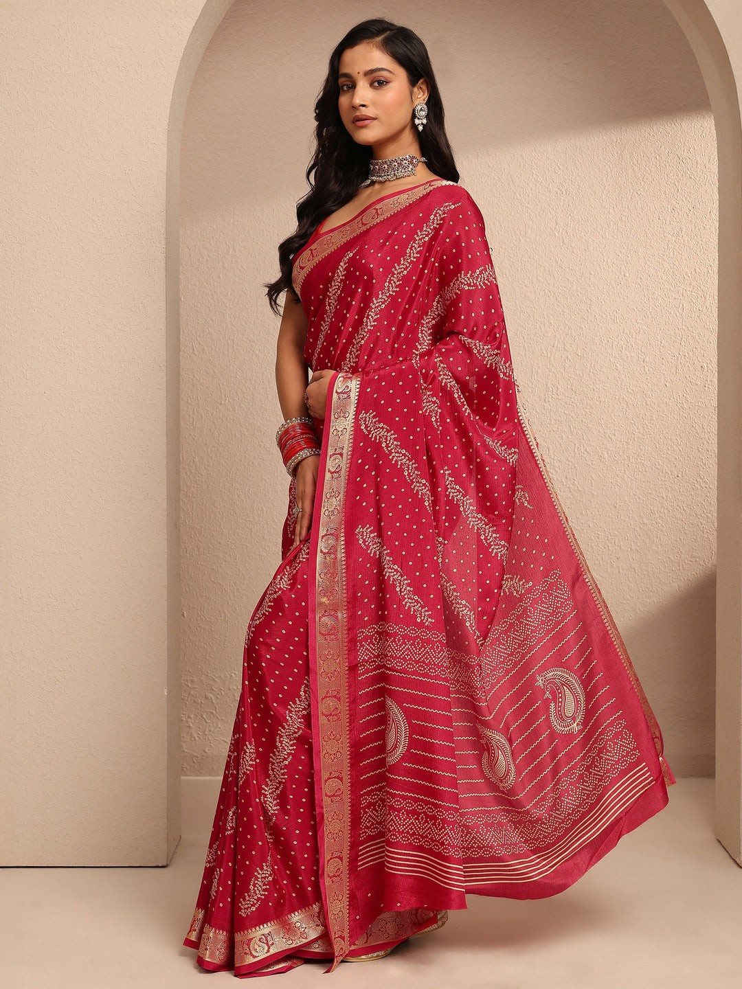 Red Bandhani Printed Silk Blend Saree With Unstitched Blouse Piece