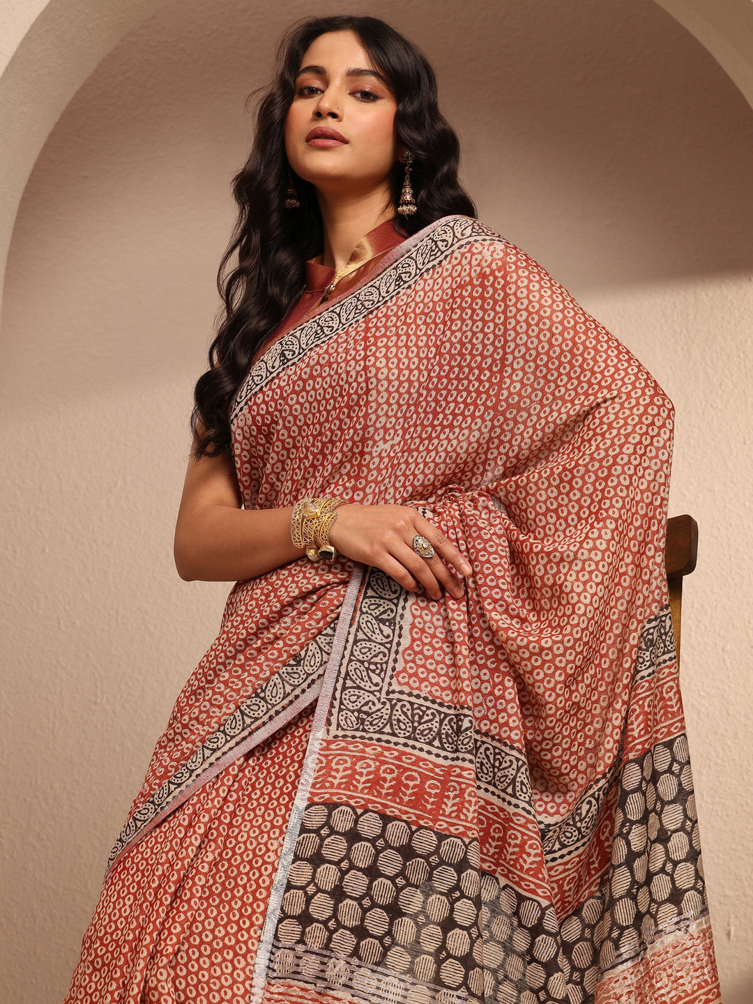 Red Geometric Printed Cotton Saree With Unstitched Blouse Piece