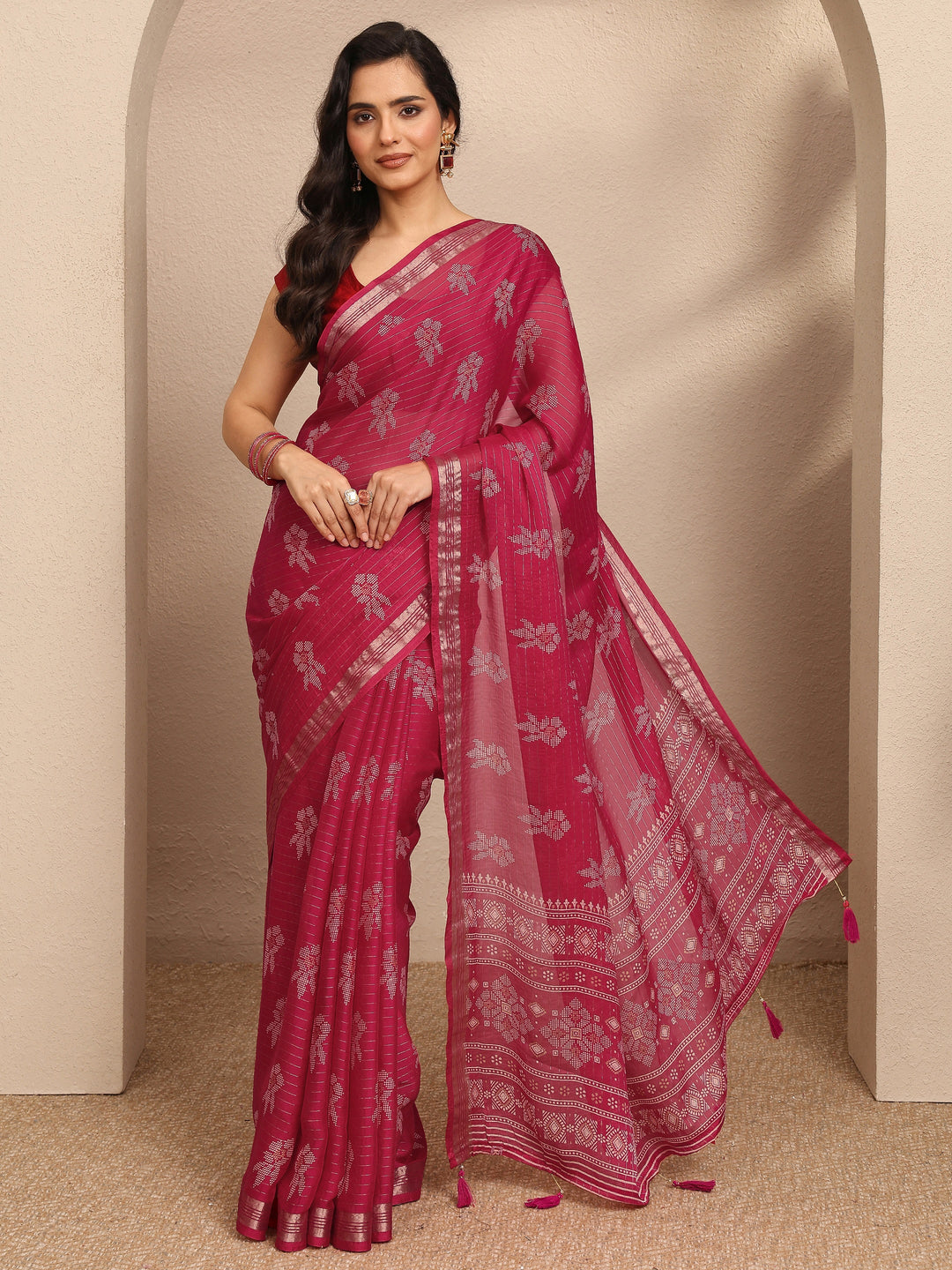 Red Printed Silk Blend Saree With Unstitched Blouse Piece
