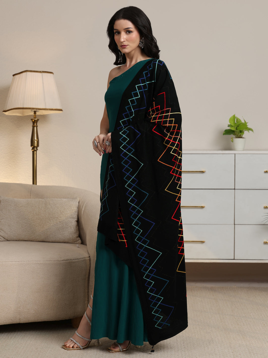  Libas Black Geometric Knitted Acrylic Shawl 