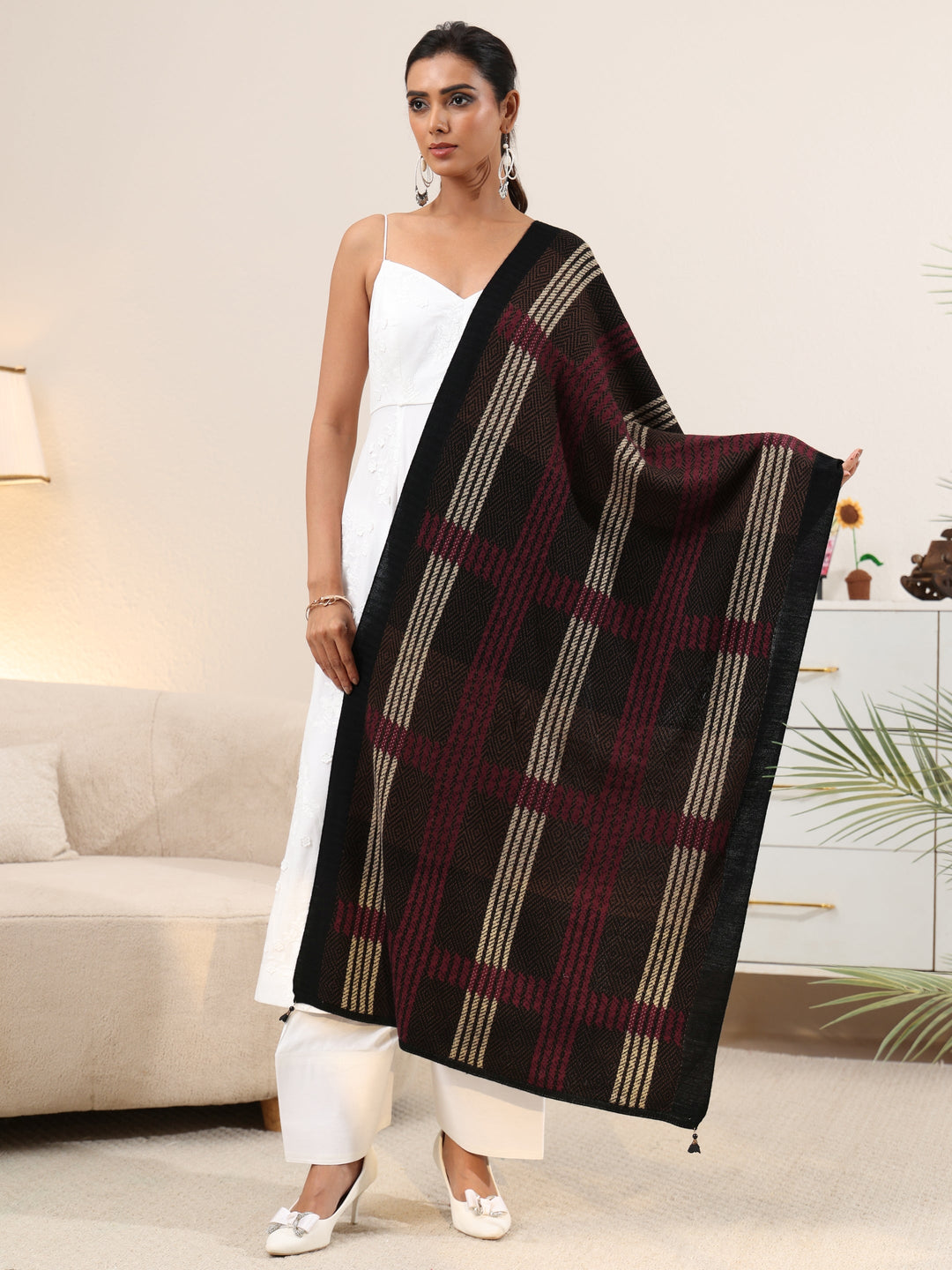  Libas Black Geometric Knitted Acrylic Shawl 