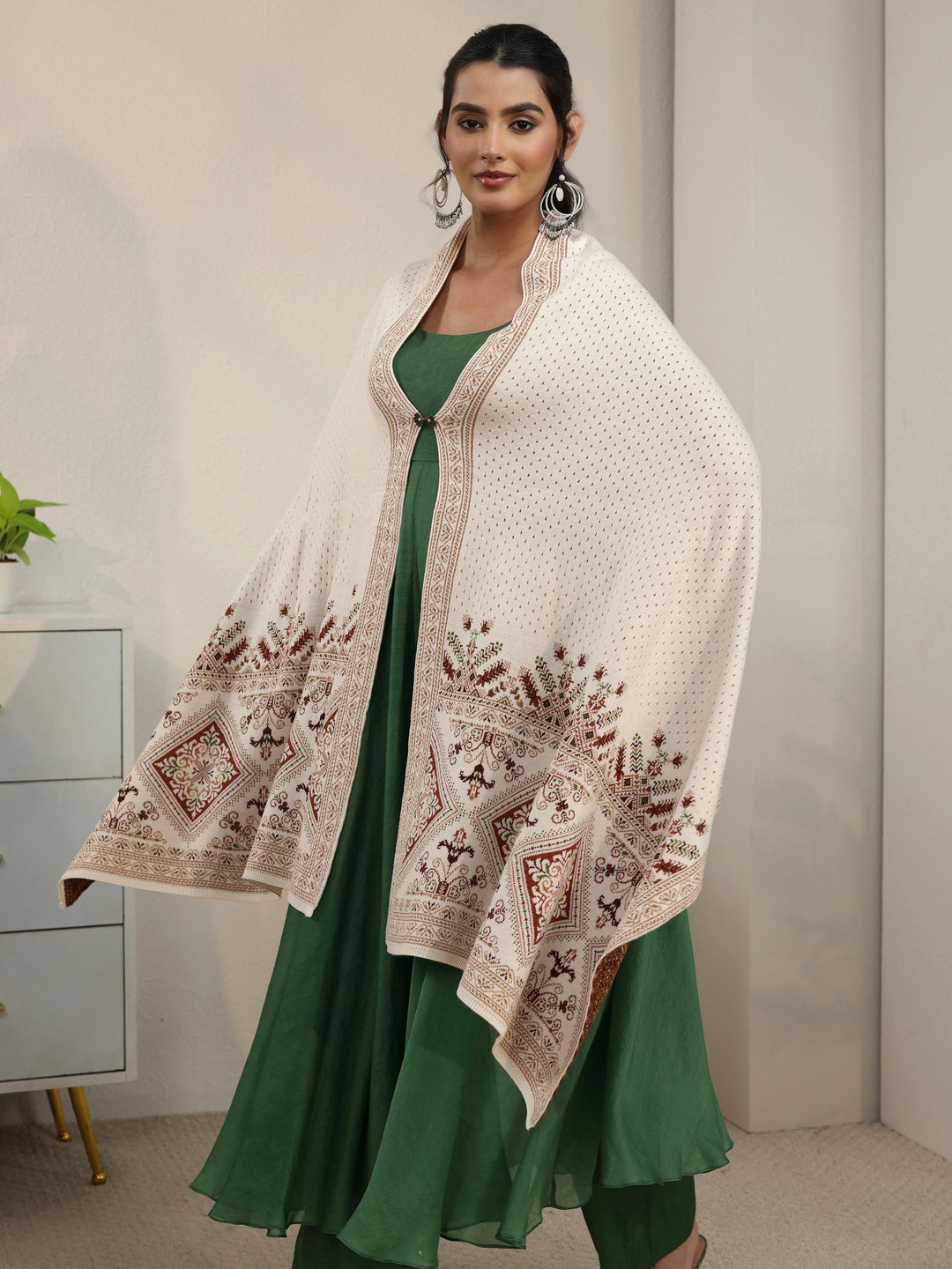  Libas White Mesh Knitted Acrylic Wrap Shawl 