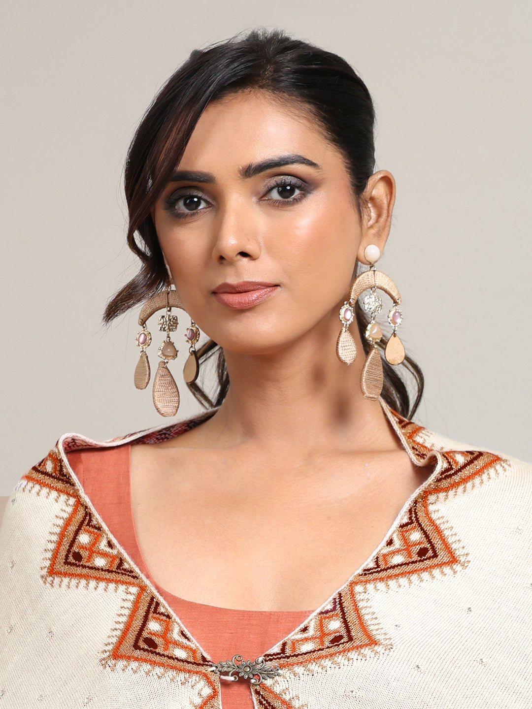  Libas White Geometric Knitted Acrylic Wrap Shawl 