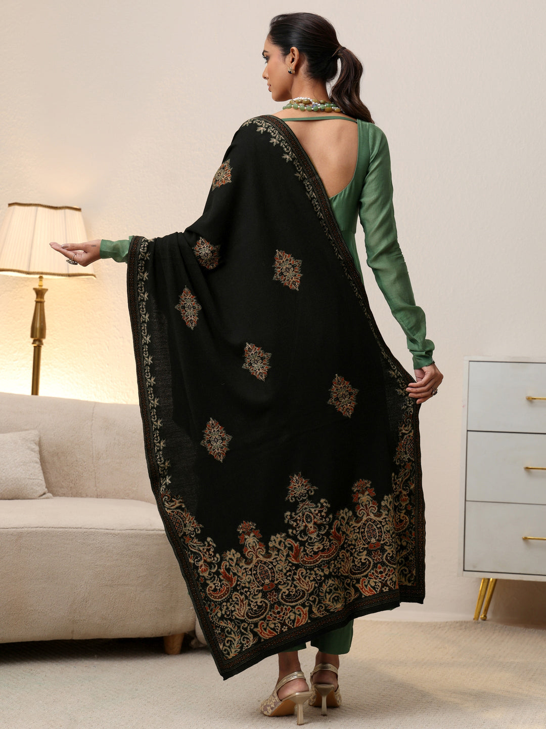  Libas Black Knitted Knitted Acrylic Shawl 