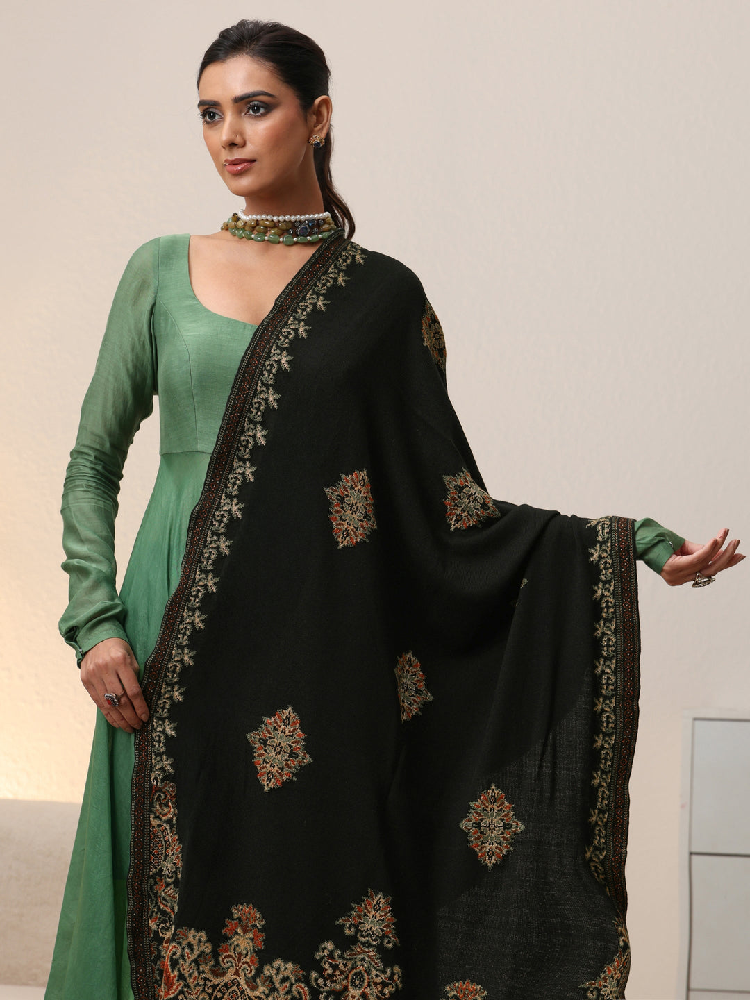  Libas Black Knitted Knitted Acrylic Shawl 