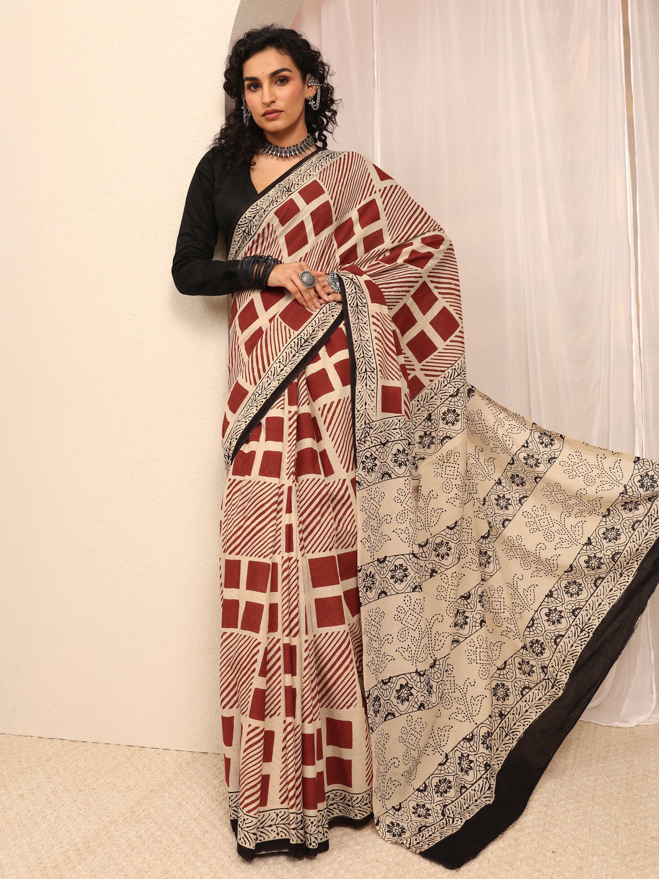 libas Beige Geometric Printed Cotton Blend Saree With Unstitched Blouse Piece-picture-51