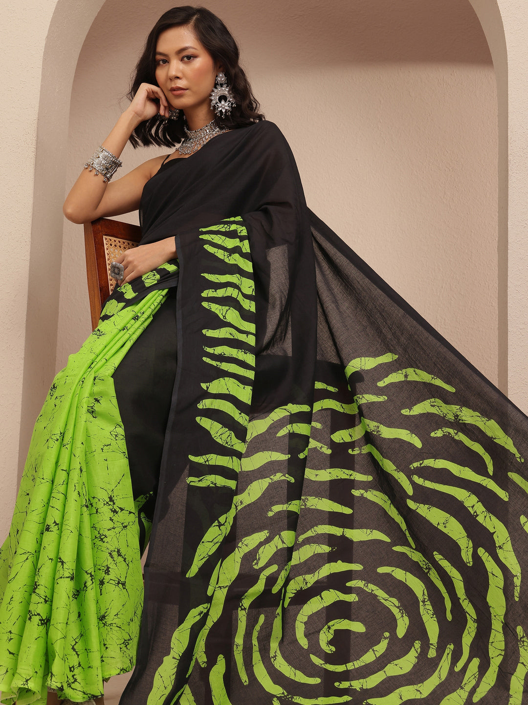  Black Abstract Printed Cotton Saree With Unstitched Blouse Piece 