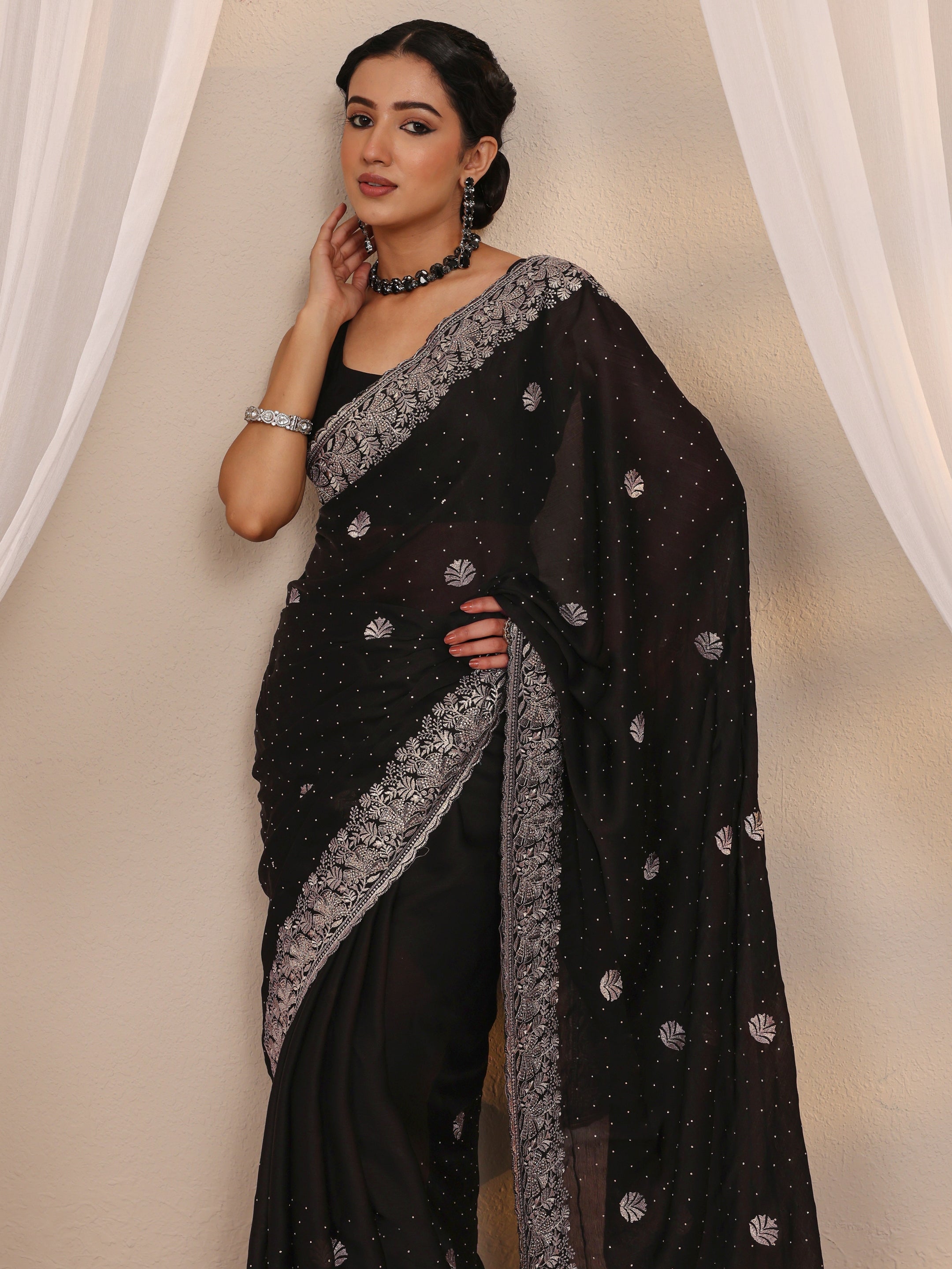 libas Black Floral Embellished Silk Blend Saree With Unstitched Blouse Piece-picture-18