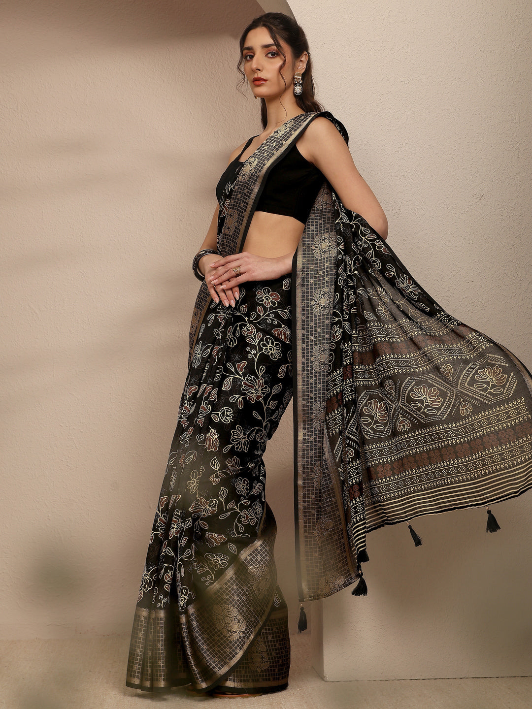 Black Floral Printed Silk Blend Saree With Unstitched Blouse Piece