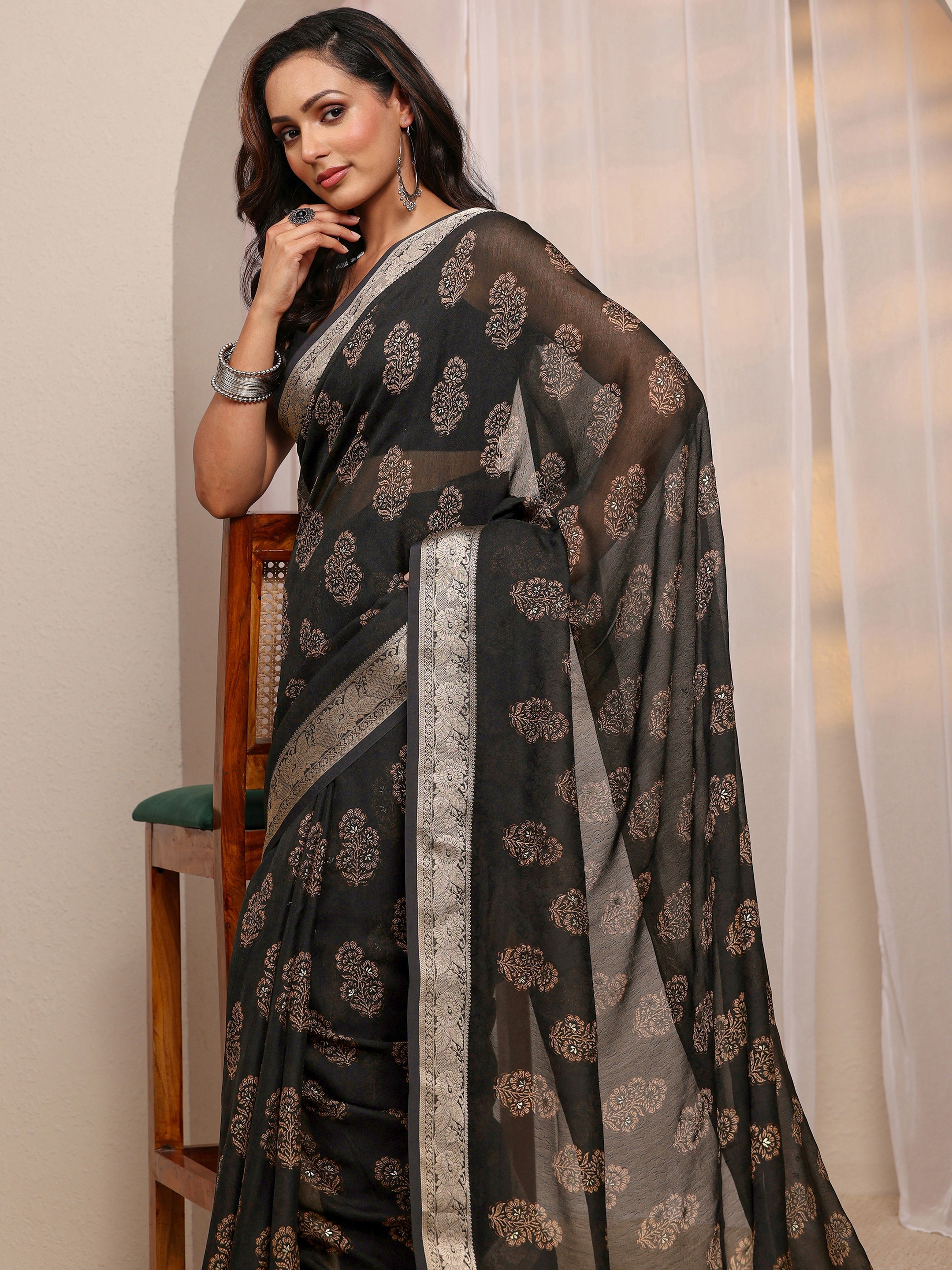 libas Black Floral Printed Silk Blend Saree With Unstitched Blouse Piece-picture-22