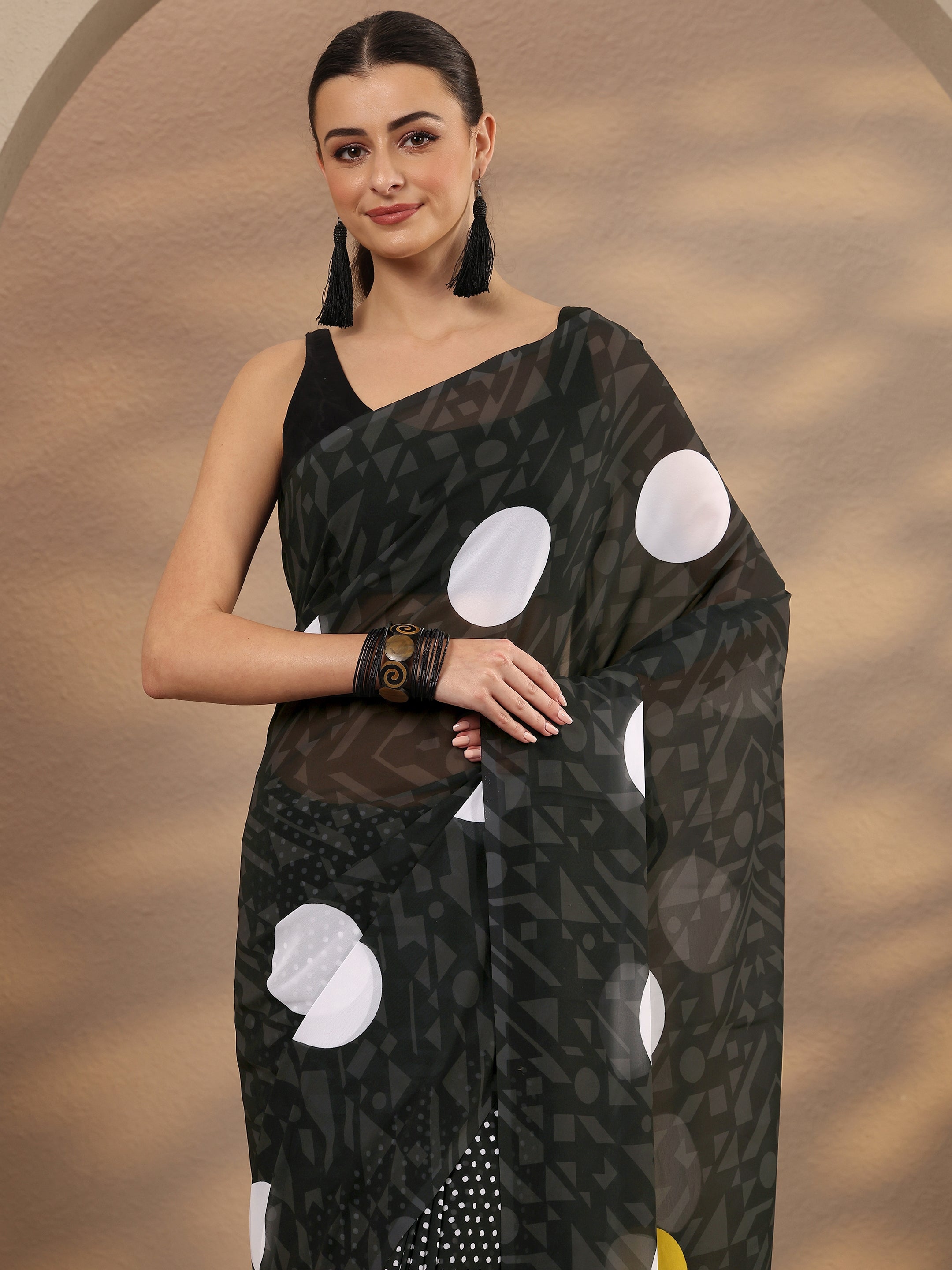 libas Black Geometric Printed Georgette Saree With Unstitched Blouse Piece-picture-24