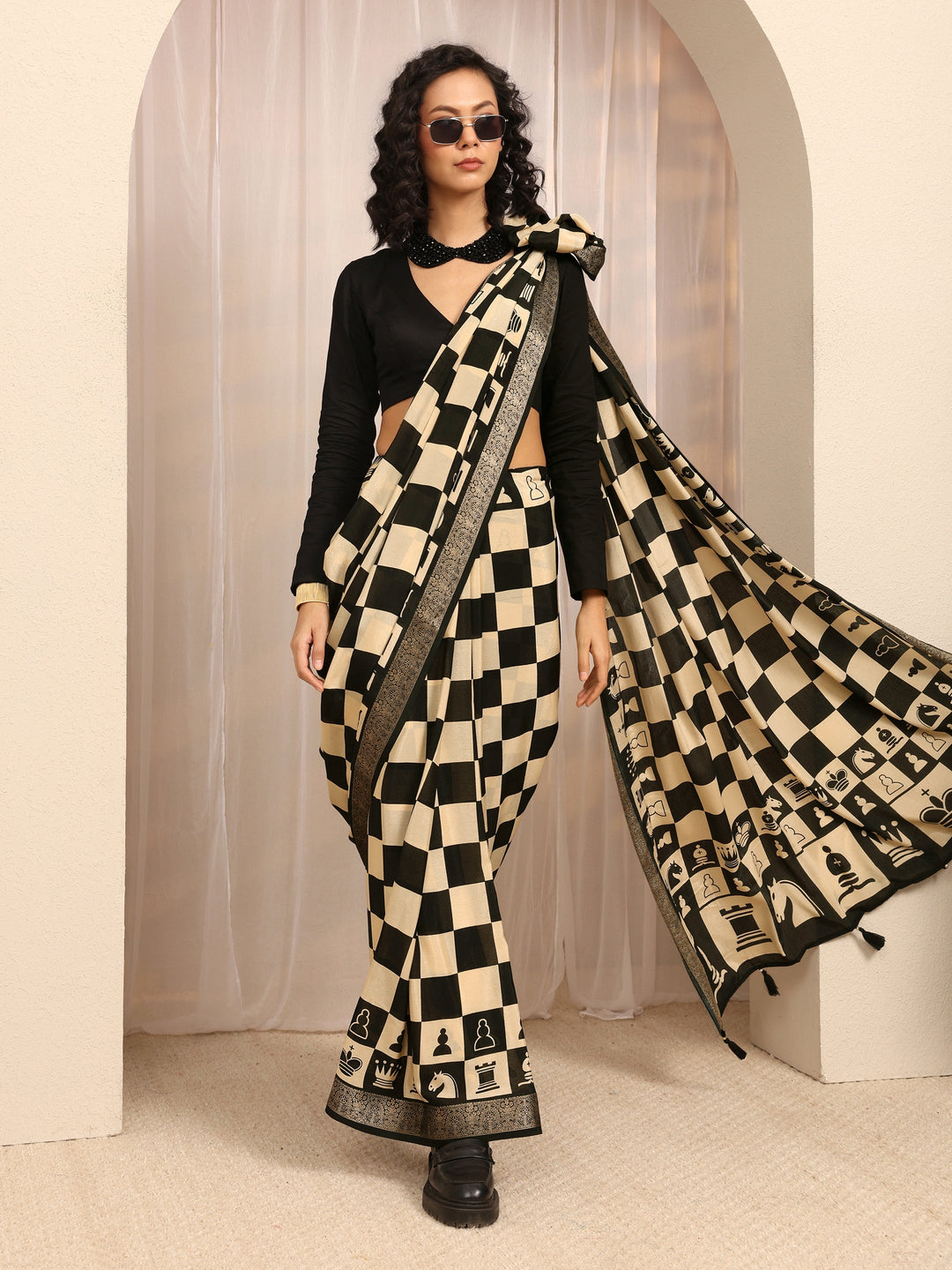 Black Geometric Printed Silk Blend Saree With Unstitched Blouse Piece