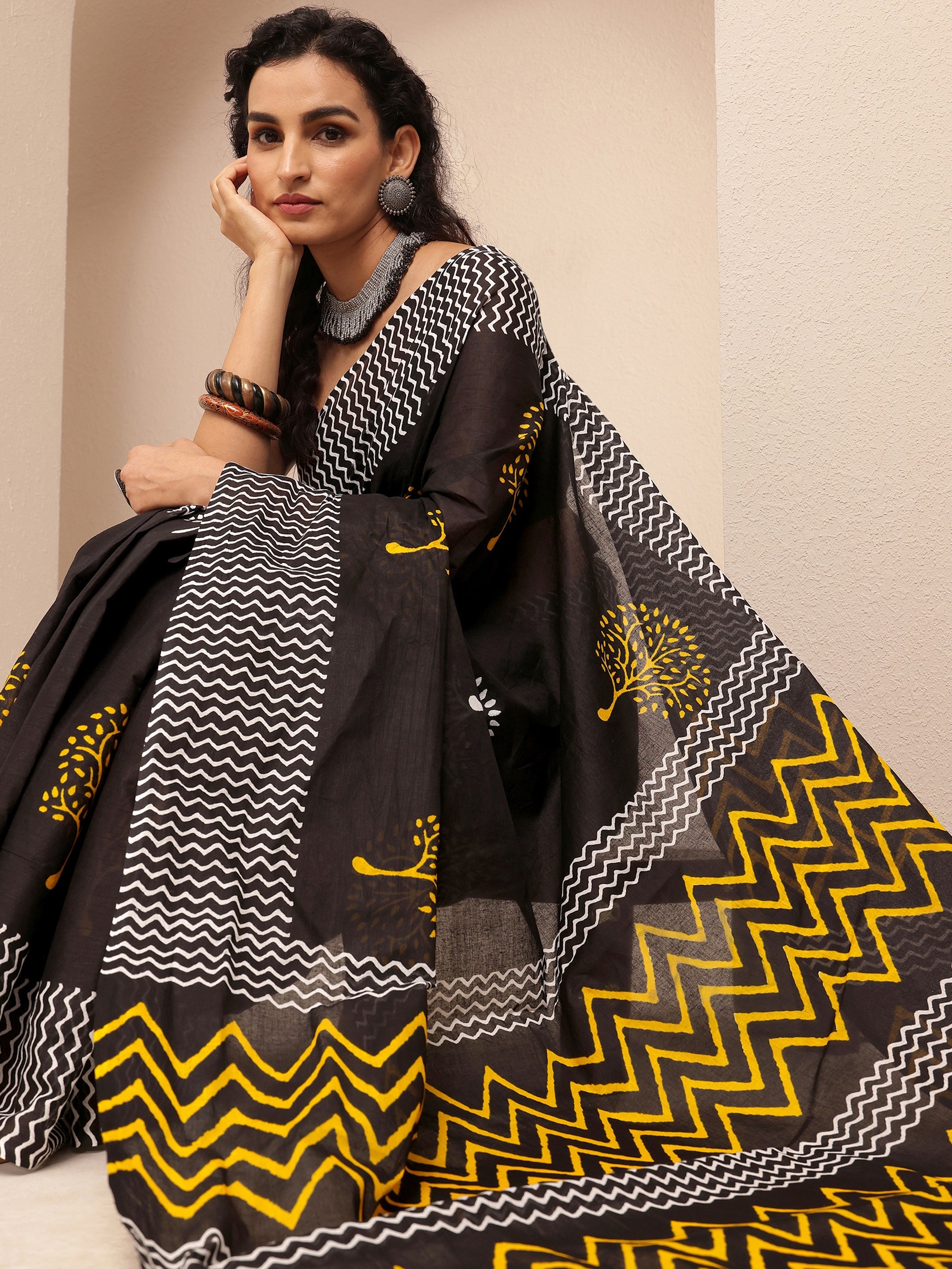 libas Black Printed Cotton Saree With Unstitched Blouse Piece-picture-60