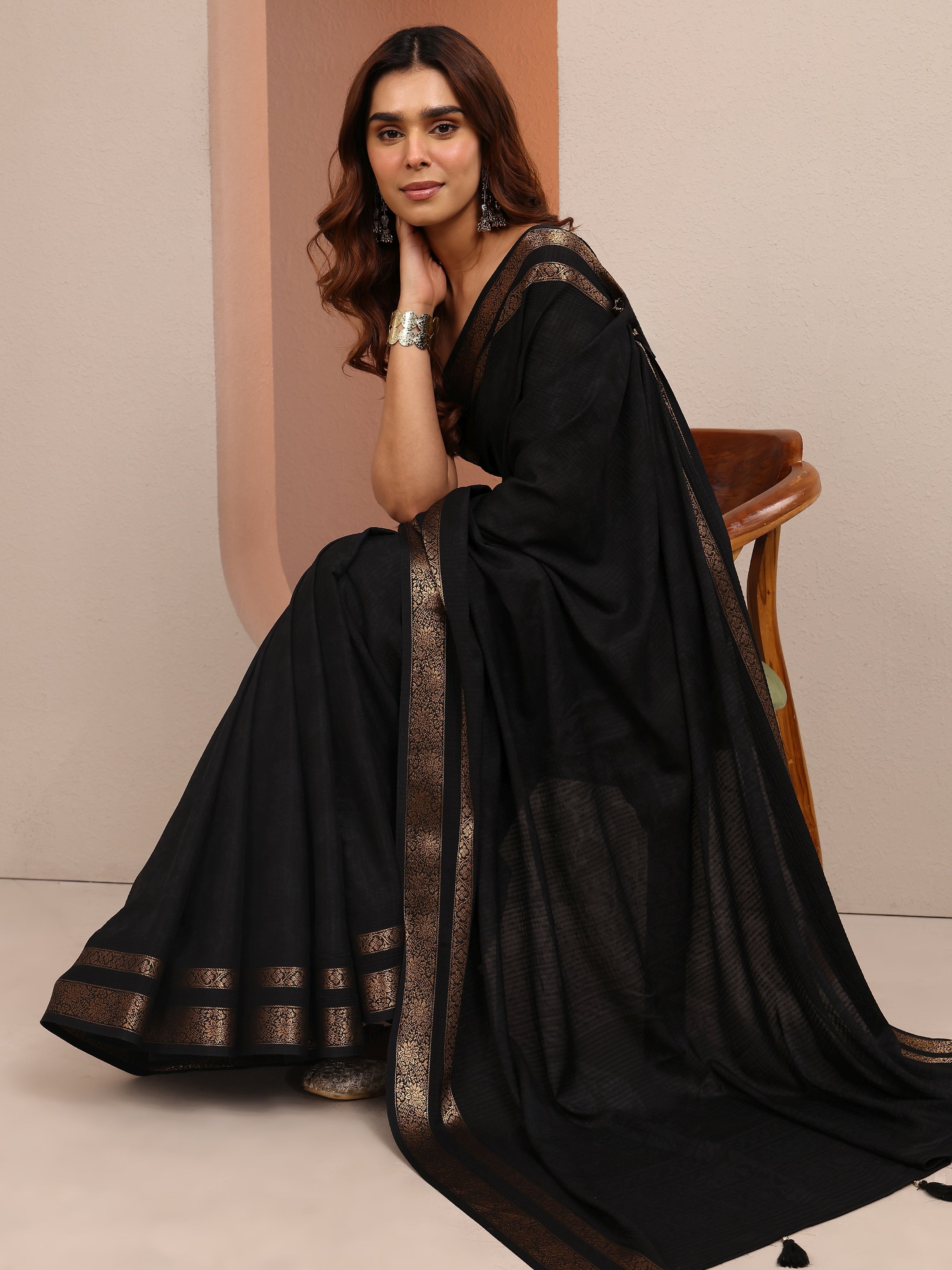 libas Black Printed Silk Blend Saree With Unstitched Blouse Piece-picture-39