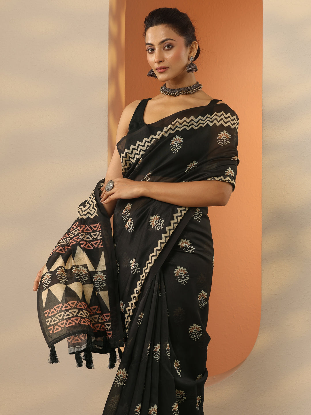  Black Printed Silk Blend Saree With Unstitched Blouse Piece 