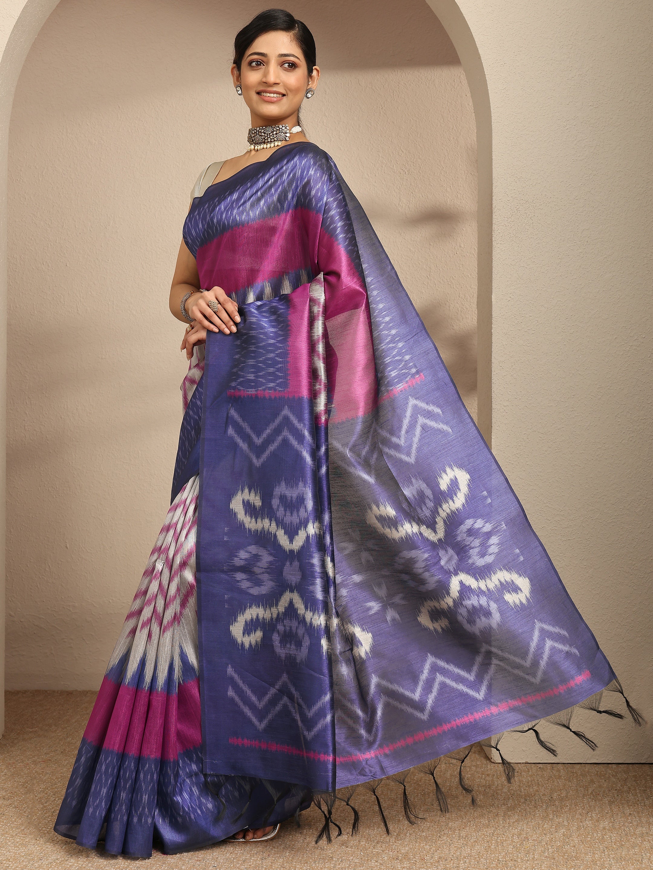 libas Blue Abstract Printed Silk Saree With Unstitched Blouse Piece-picture-19