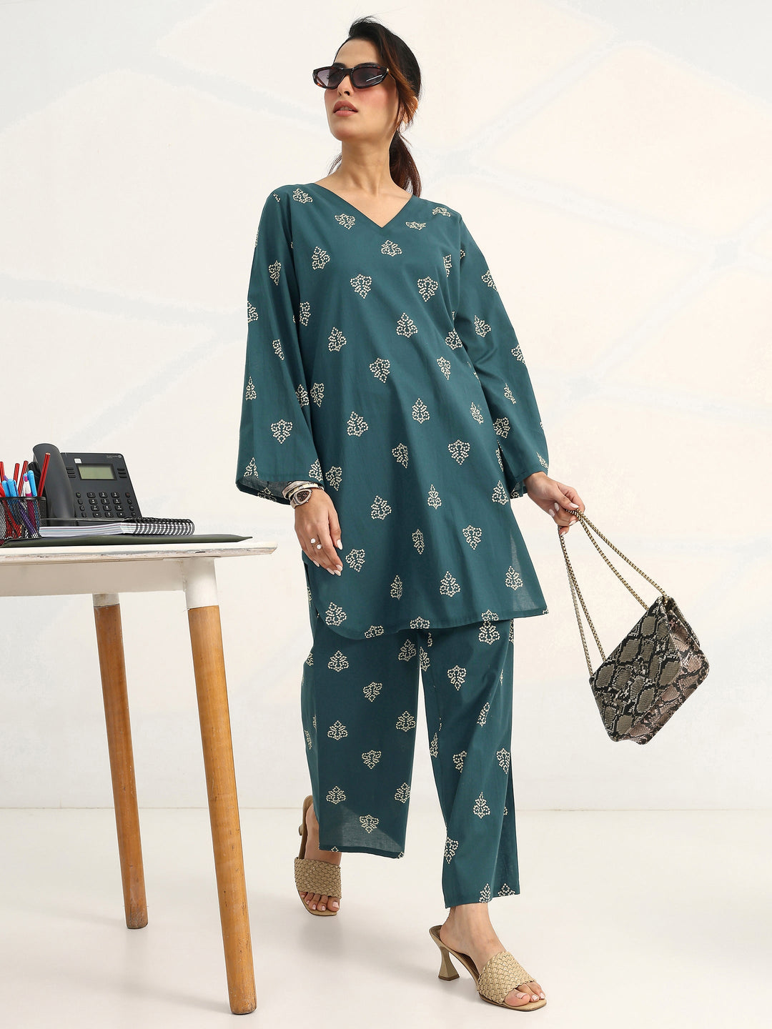 Blue Bandhani Printed Cotton Blend Straight Kurta Set