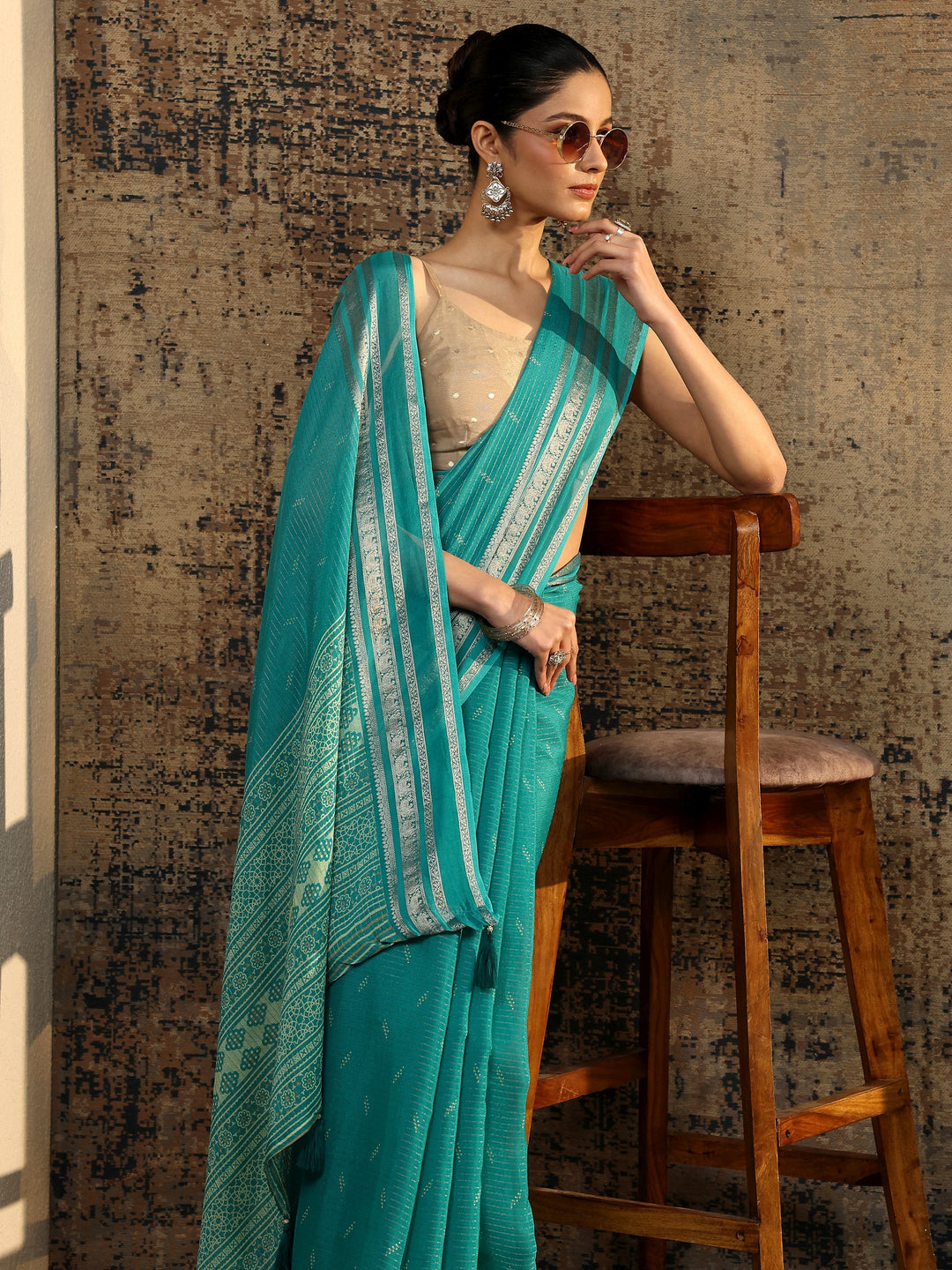 Blue Embellished Silk Blend Saree With Unstitched Blouse Piece