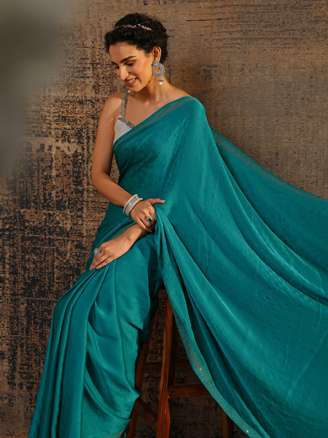 Blue Embellished Silk Blend Saree With Unstitched Blouse Piece