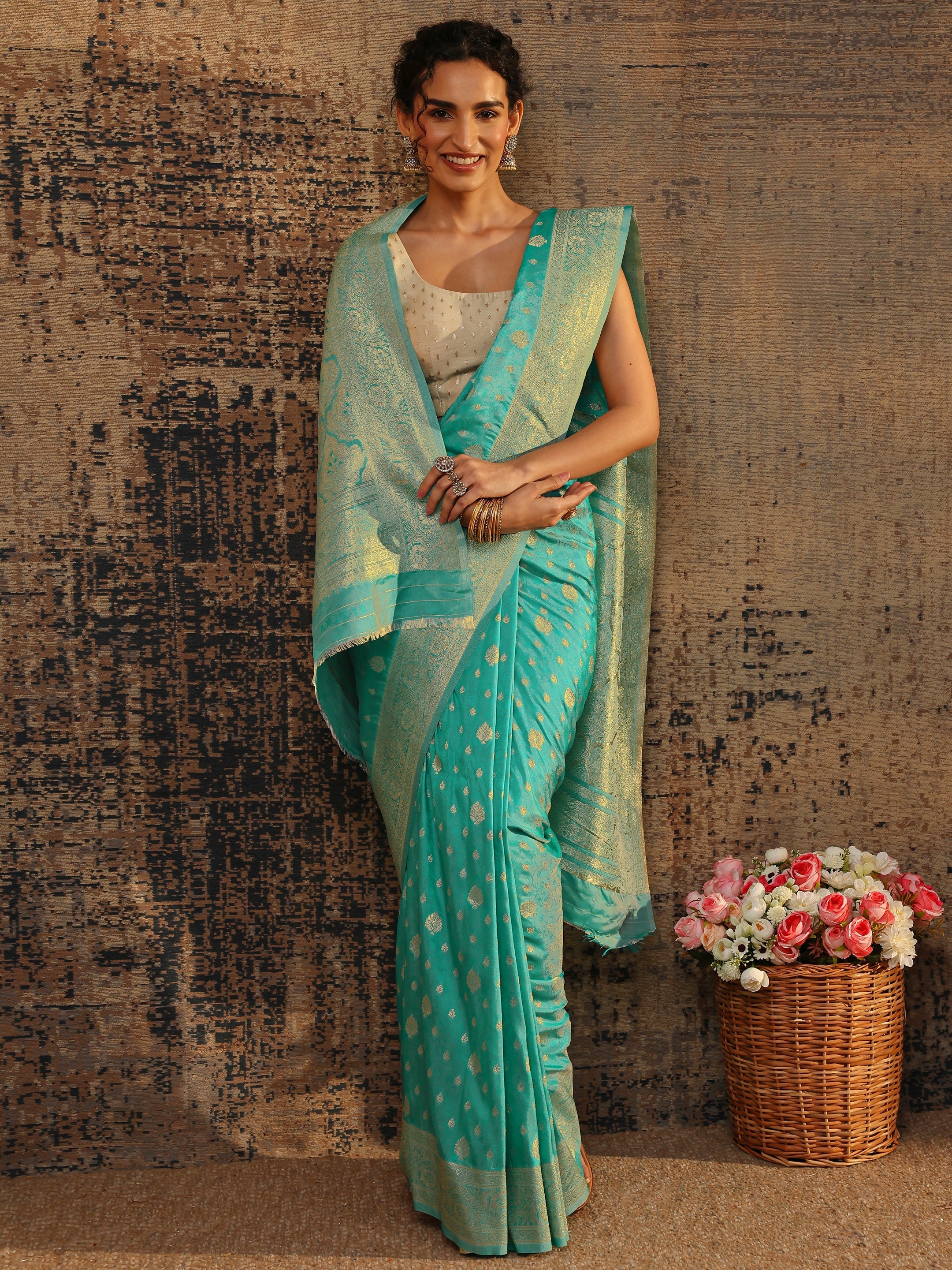 libas Blue Ethnic Motifs Woven Design Silk Blend Saree With Unstitched Blouse Piece-picture-11