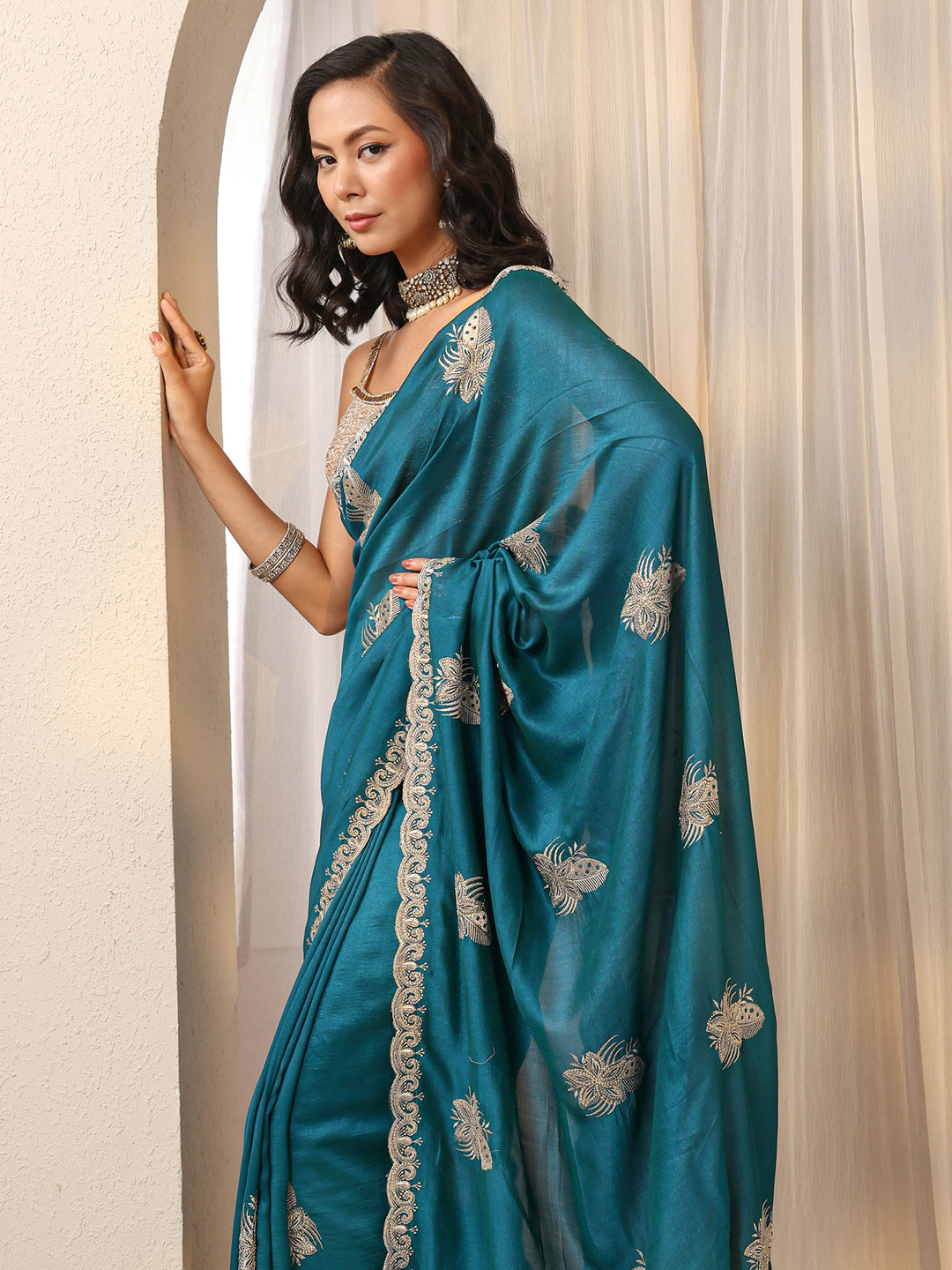 Blue Floral Embellished Silk Blend Saree With Unstitched Blouse Piece
