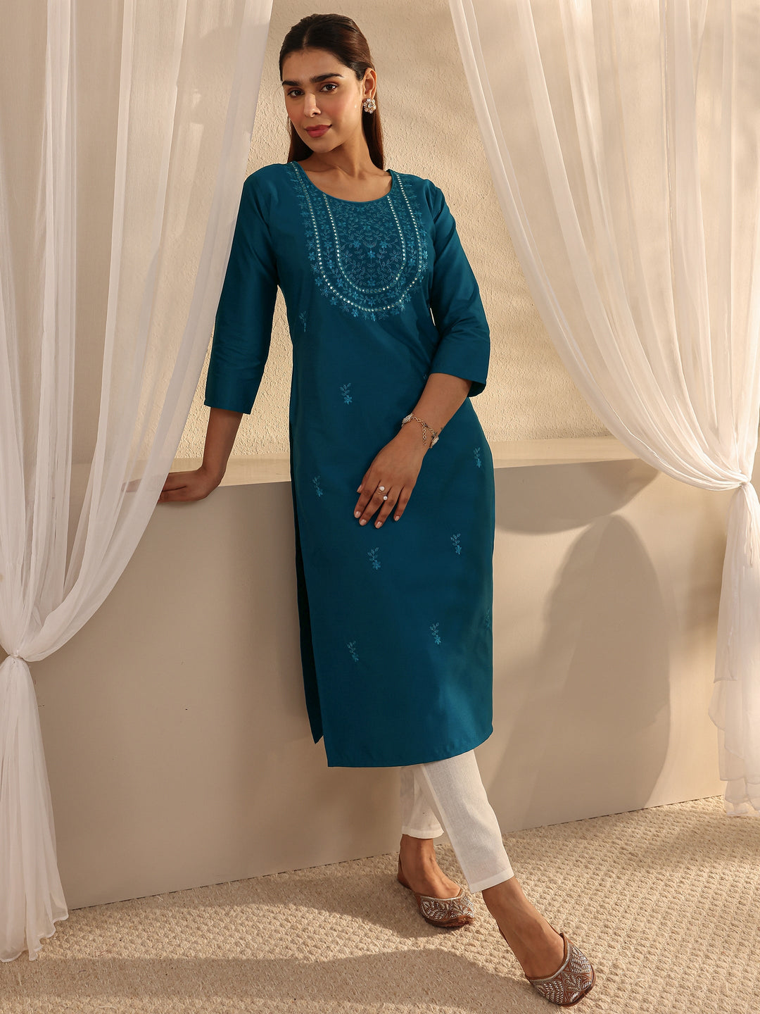 Blue Floral Embroidered Silk Blend Straight Kurta
