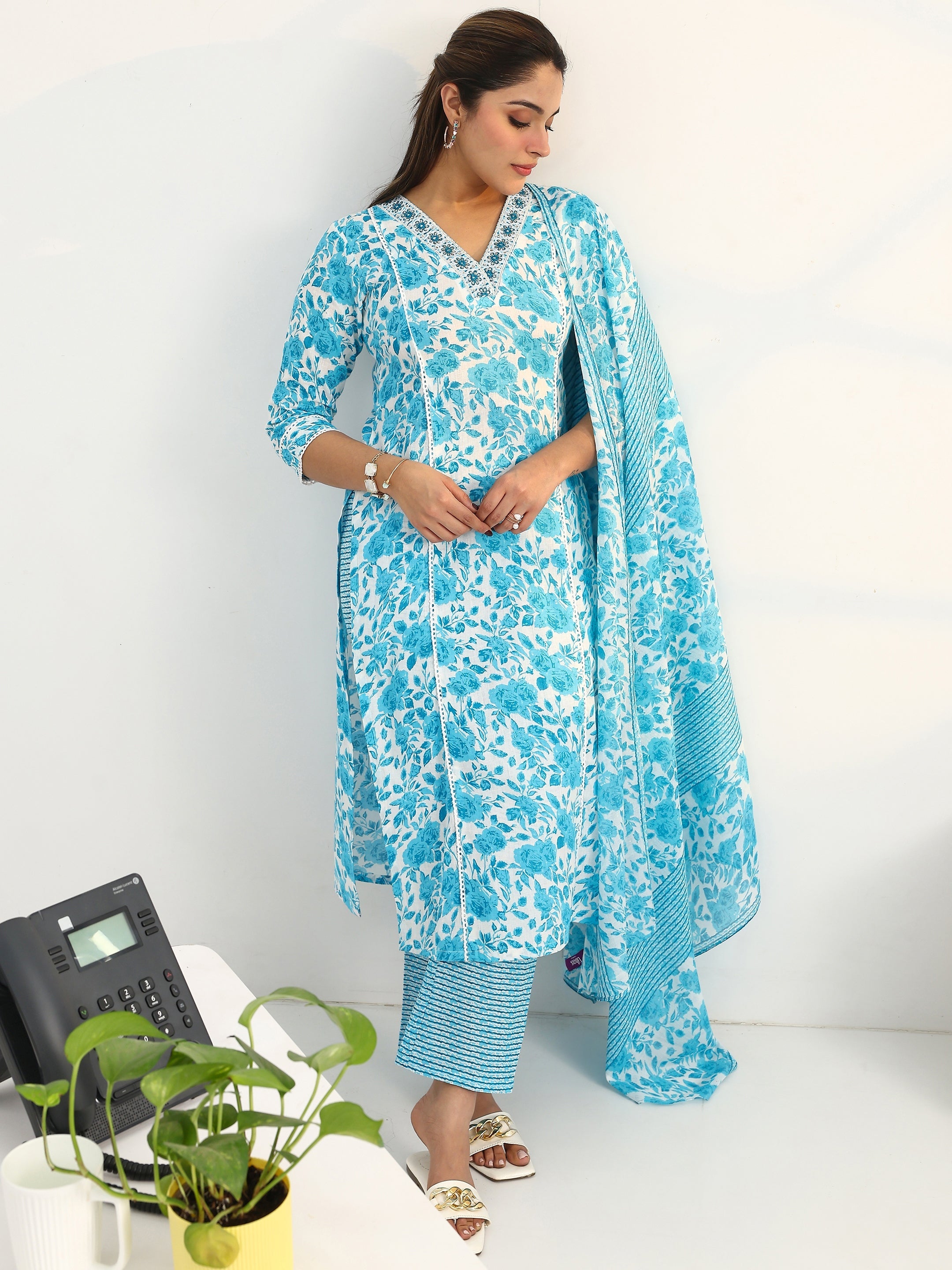 libas Blue Floral Printed Cotton Blend Straight Suit Set With Dupatta-picture-19