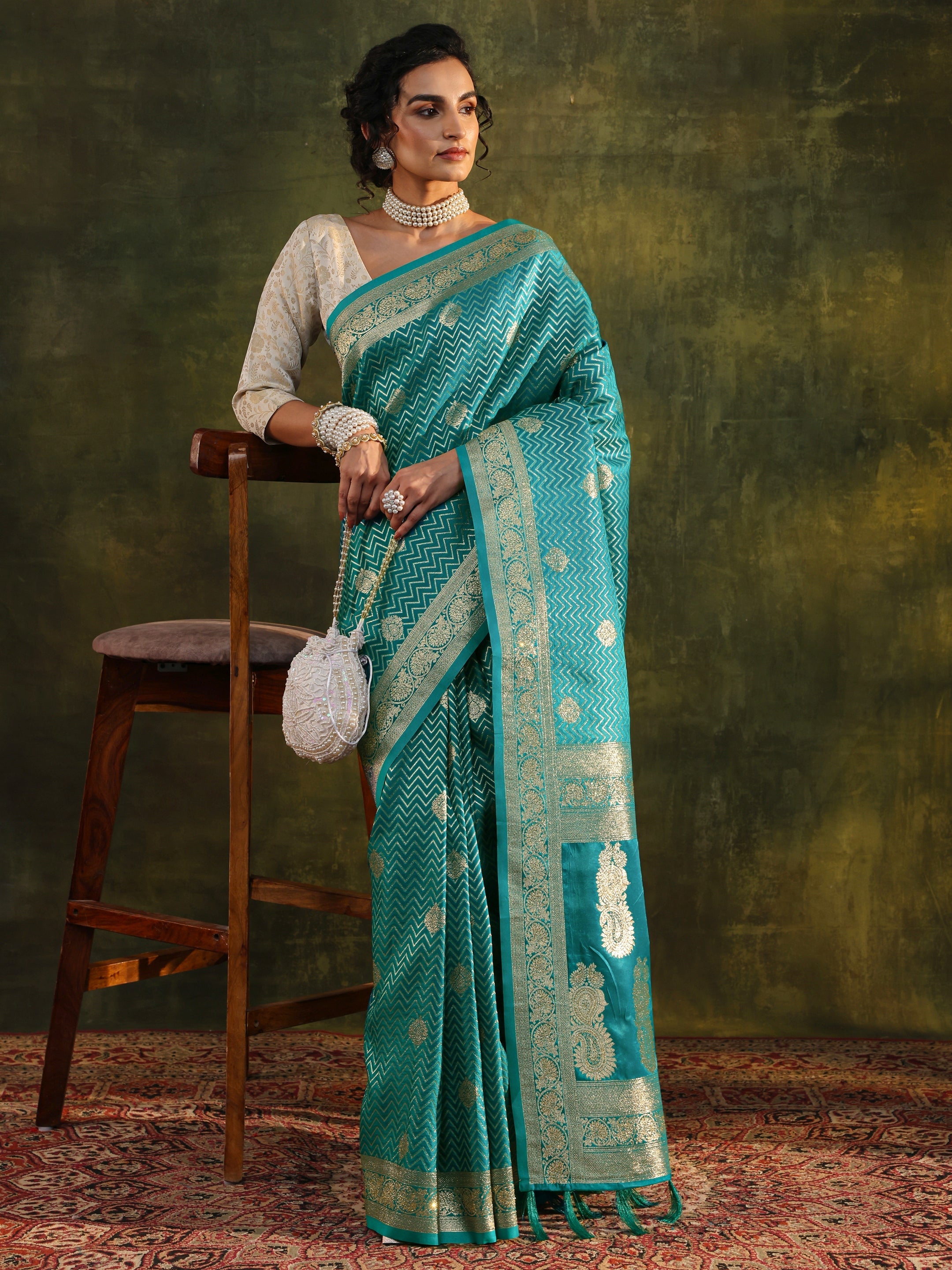 Blue Woven Design Silk Blend Banarasi Saree With Unstitched Blouse Piece-image-43
