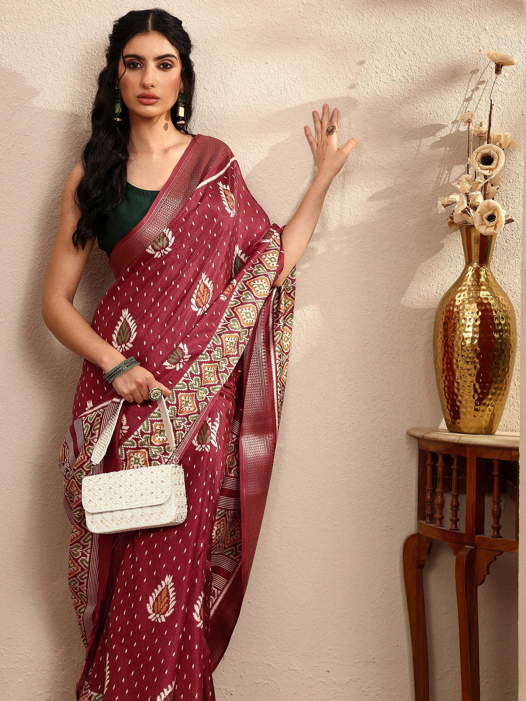 Brown Printed Silk Blend Saree With Unstitched Blouse Piece