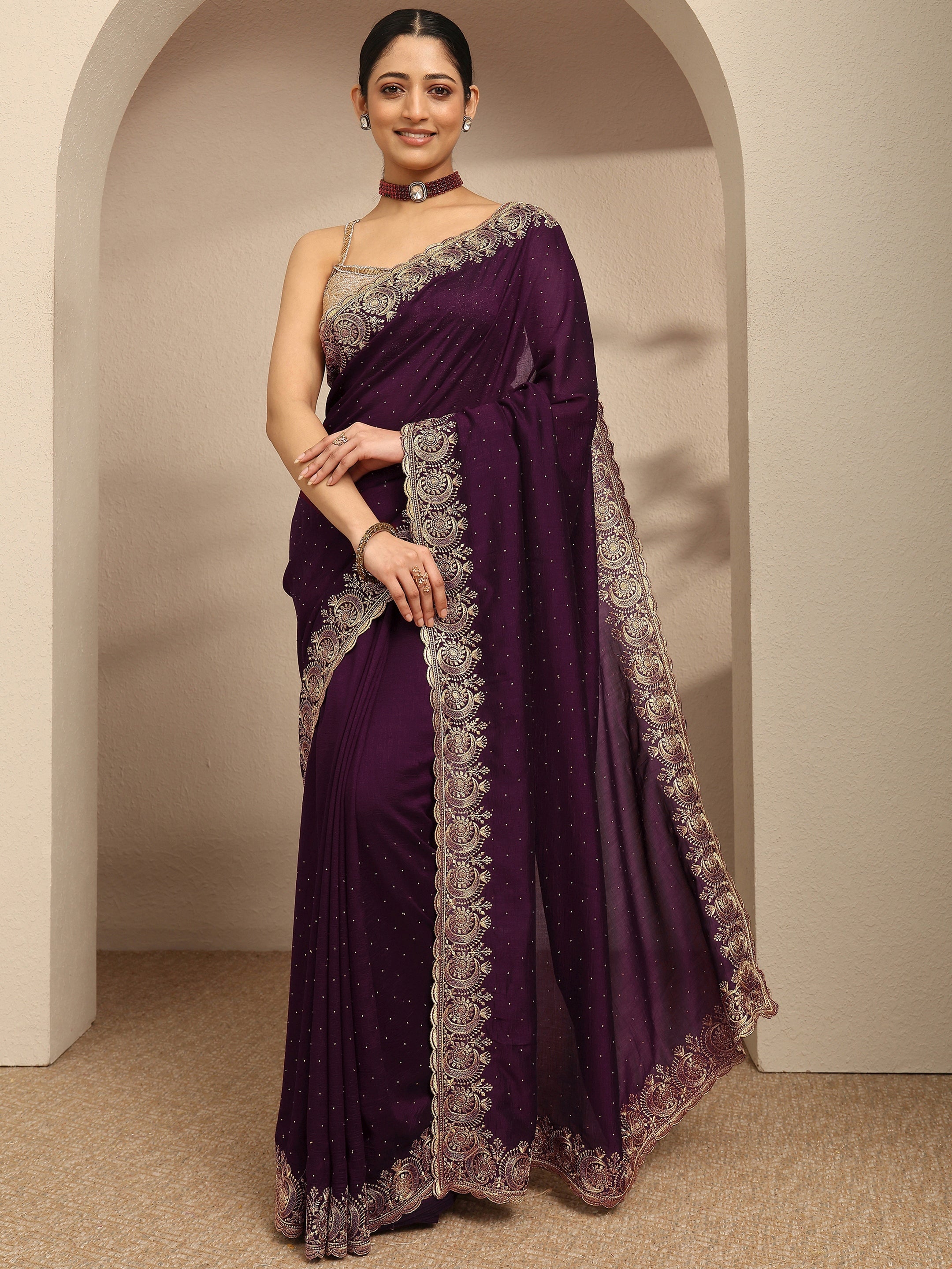 Burgundy Embellished Silk Blend Saree With Unstitched Blouse Piece-image-19