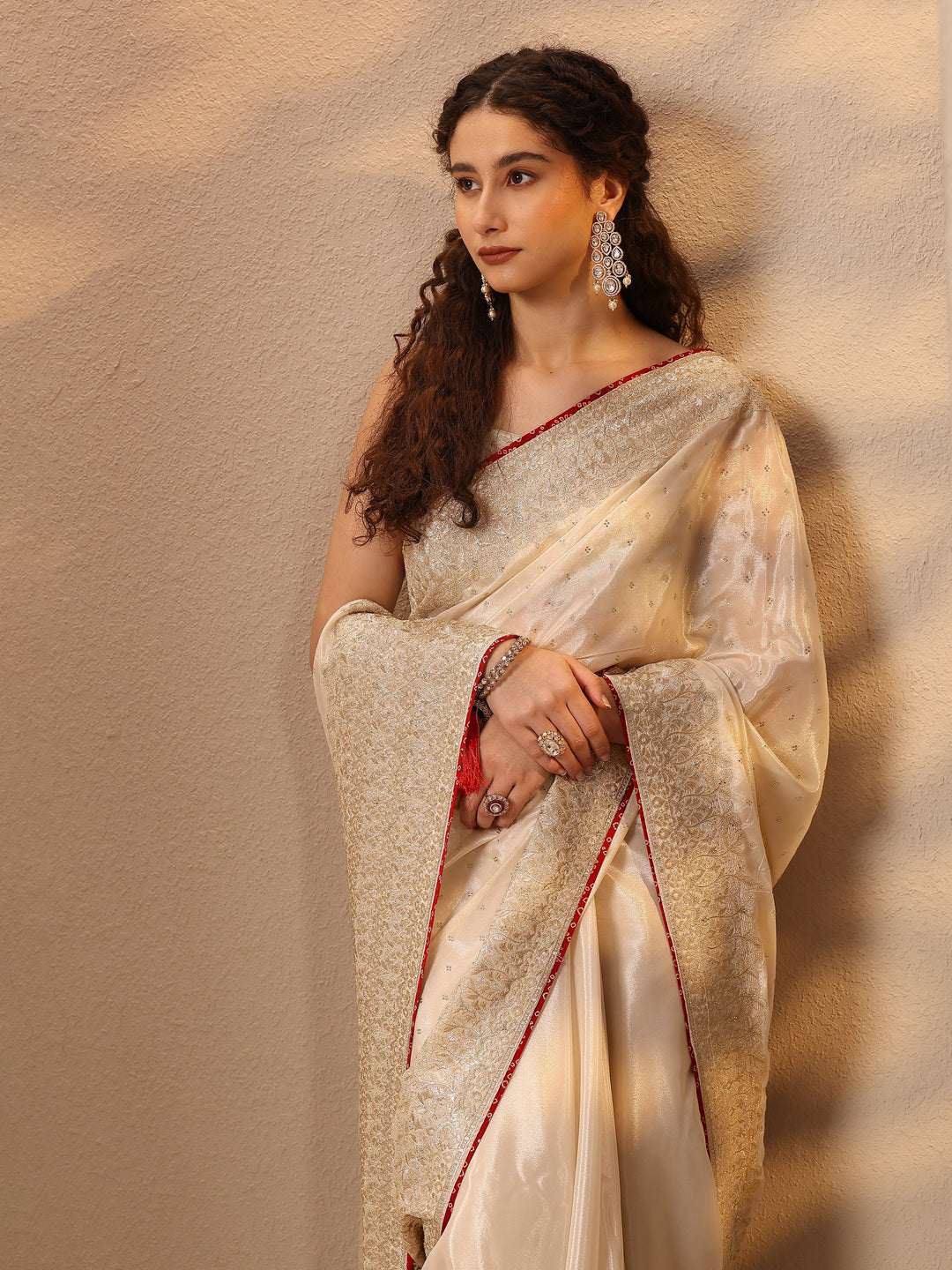Cream Embellished Silk Blend Saree With Unstitched Blouse Piece