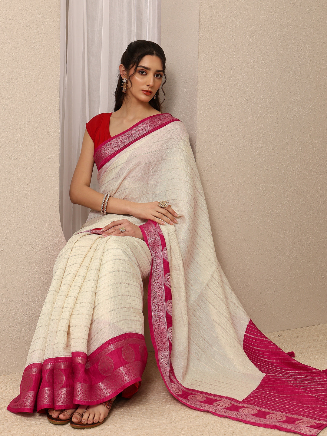 Cream Ethnic Motifs Printed Silk Blend Saree With Unstitched Blouse Piece
