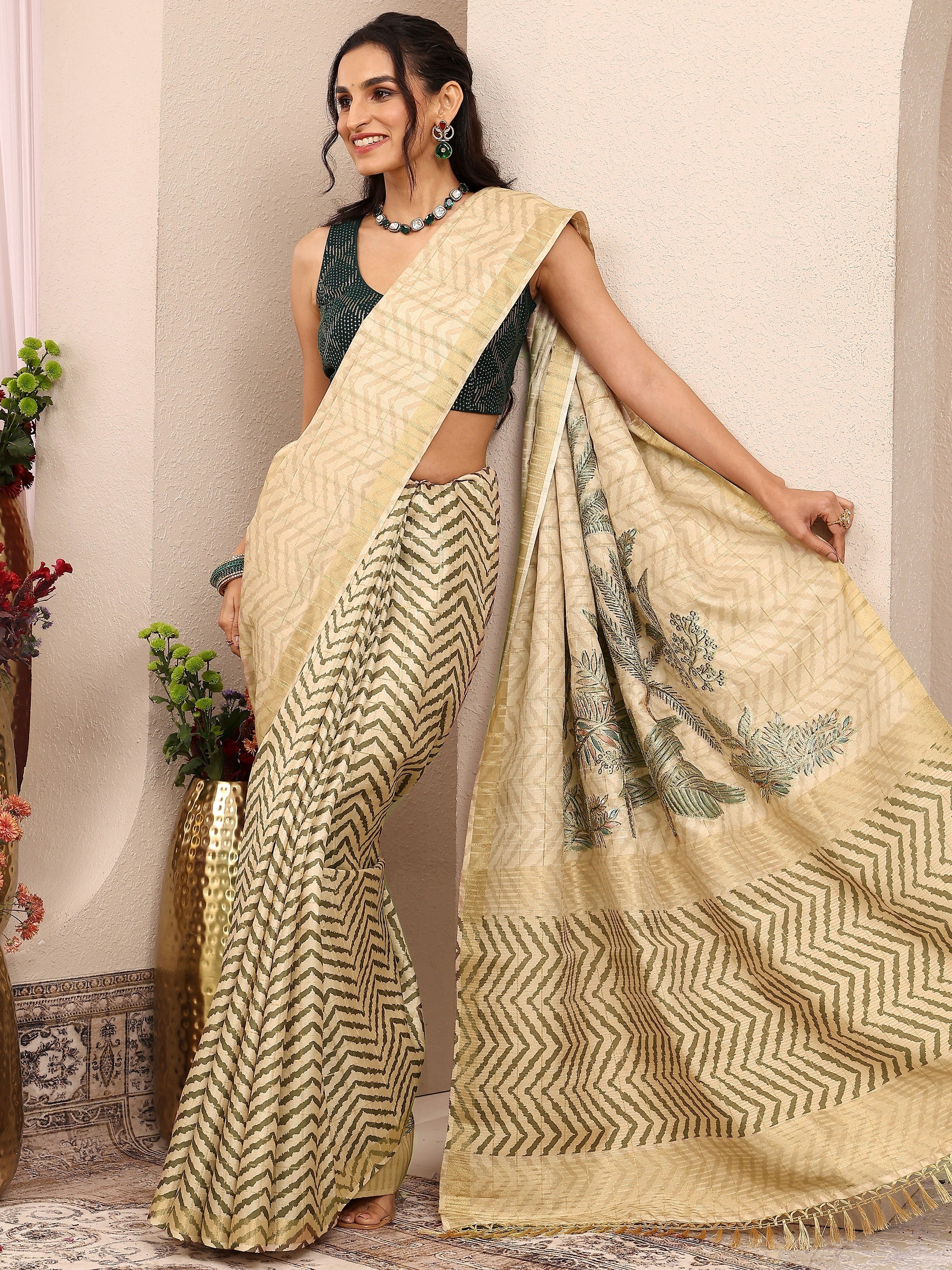 libas Gold Embroidered Silk Blend Saree With Unstitched Blouse Piece-picture-36