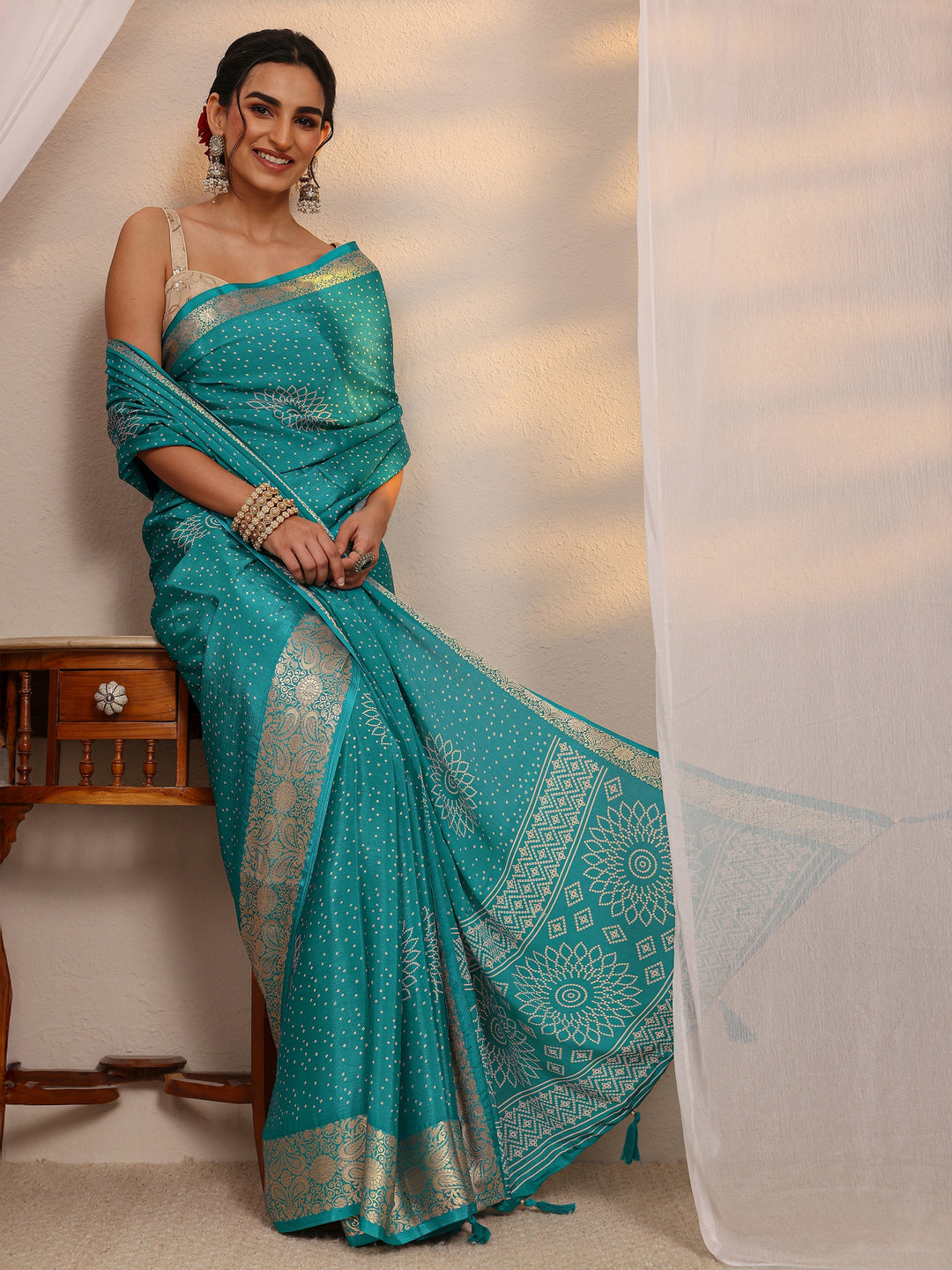 Green Bandhani Printed Silk Blend Saree With Unstitched Blouse Piece