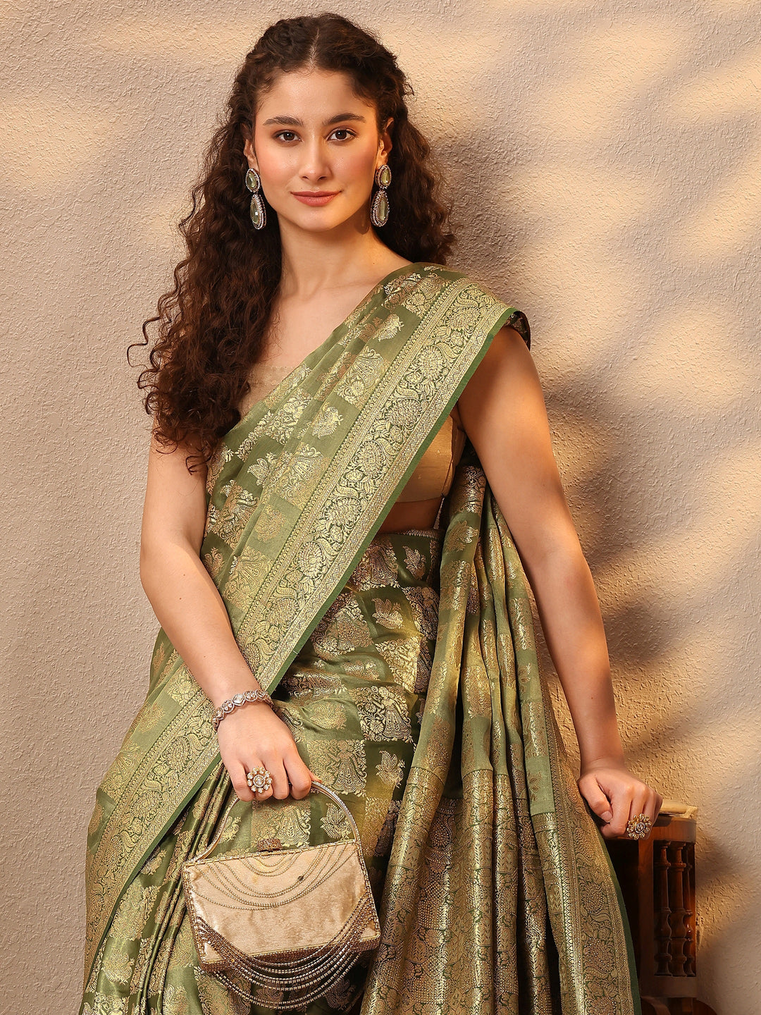 Green Embellished Silk Blend Saree With Unstitched Blouse Piece