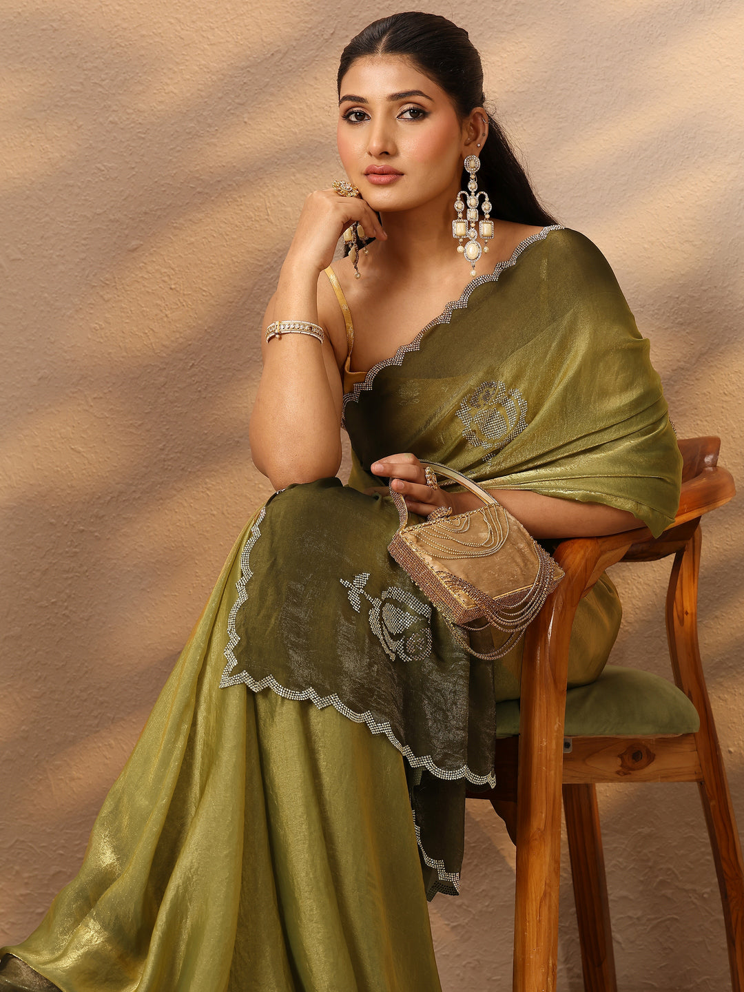 Green Embellished Silk Blend Saree With Unstitched Blouse Piece