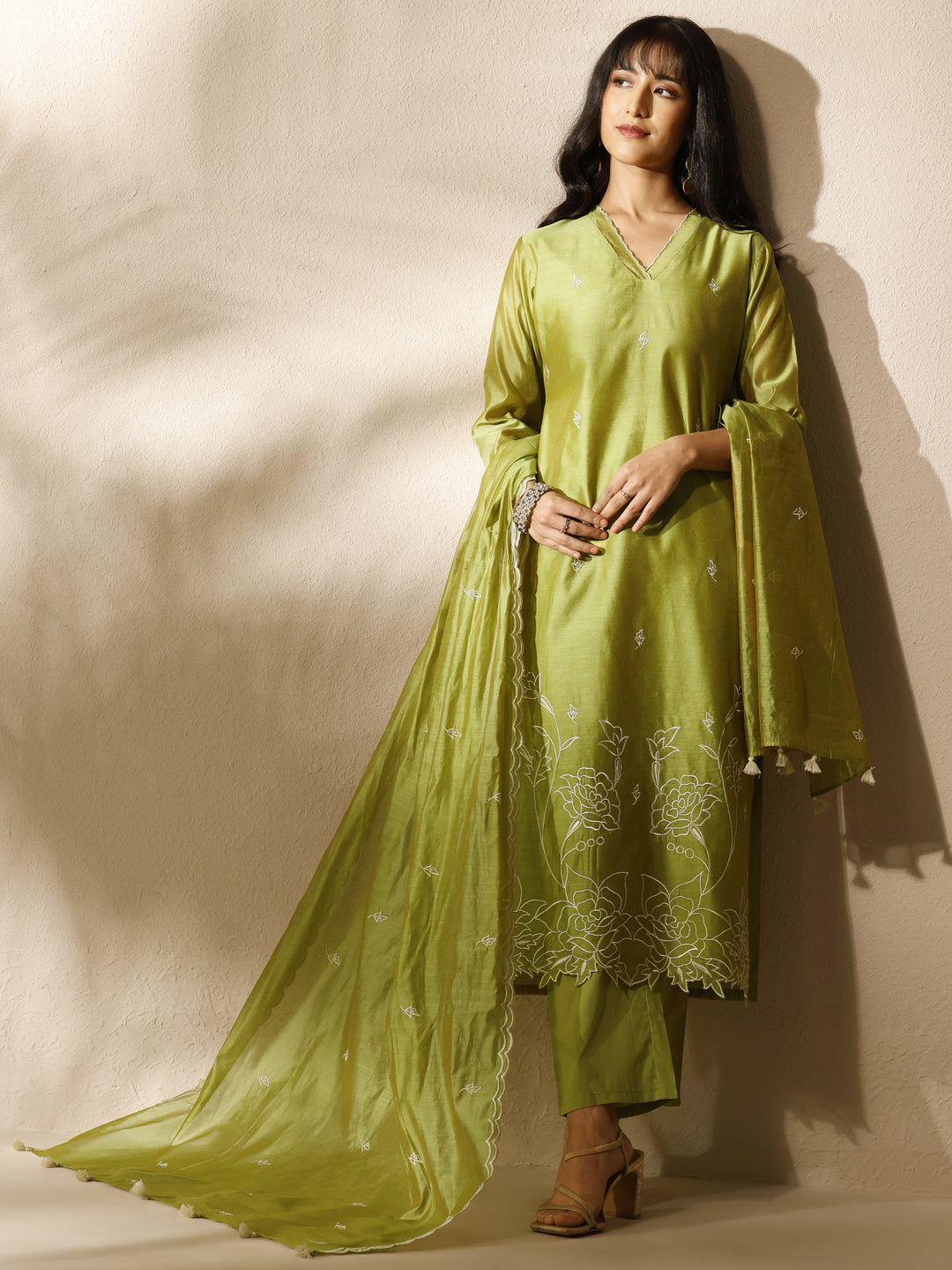 Green Embroidered Silk Blend Straight Suit Set With Dupatta