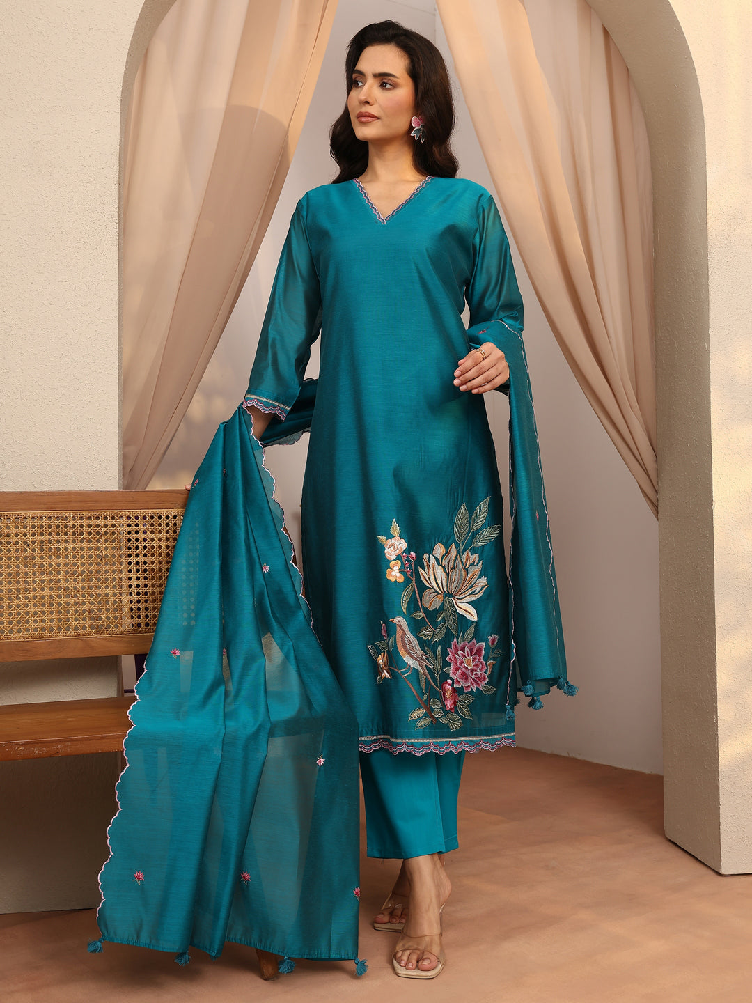 Green Embroidered Silk Blend Straight Suit Set With Dupatta