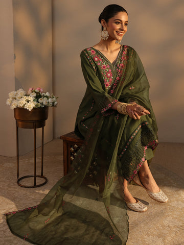 Green Ethnic Embroidered Silk Blend Straight Suits Set With Dupatta