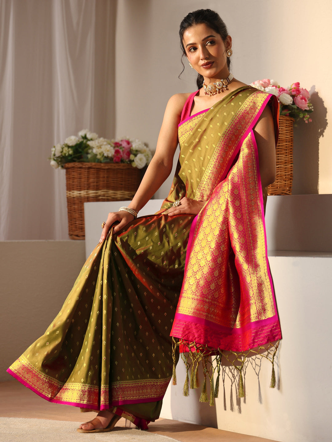 Green Ethnic Motif Self Design Silk Blend Saree