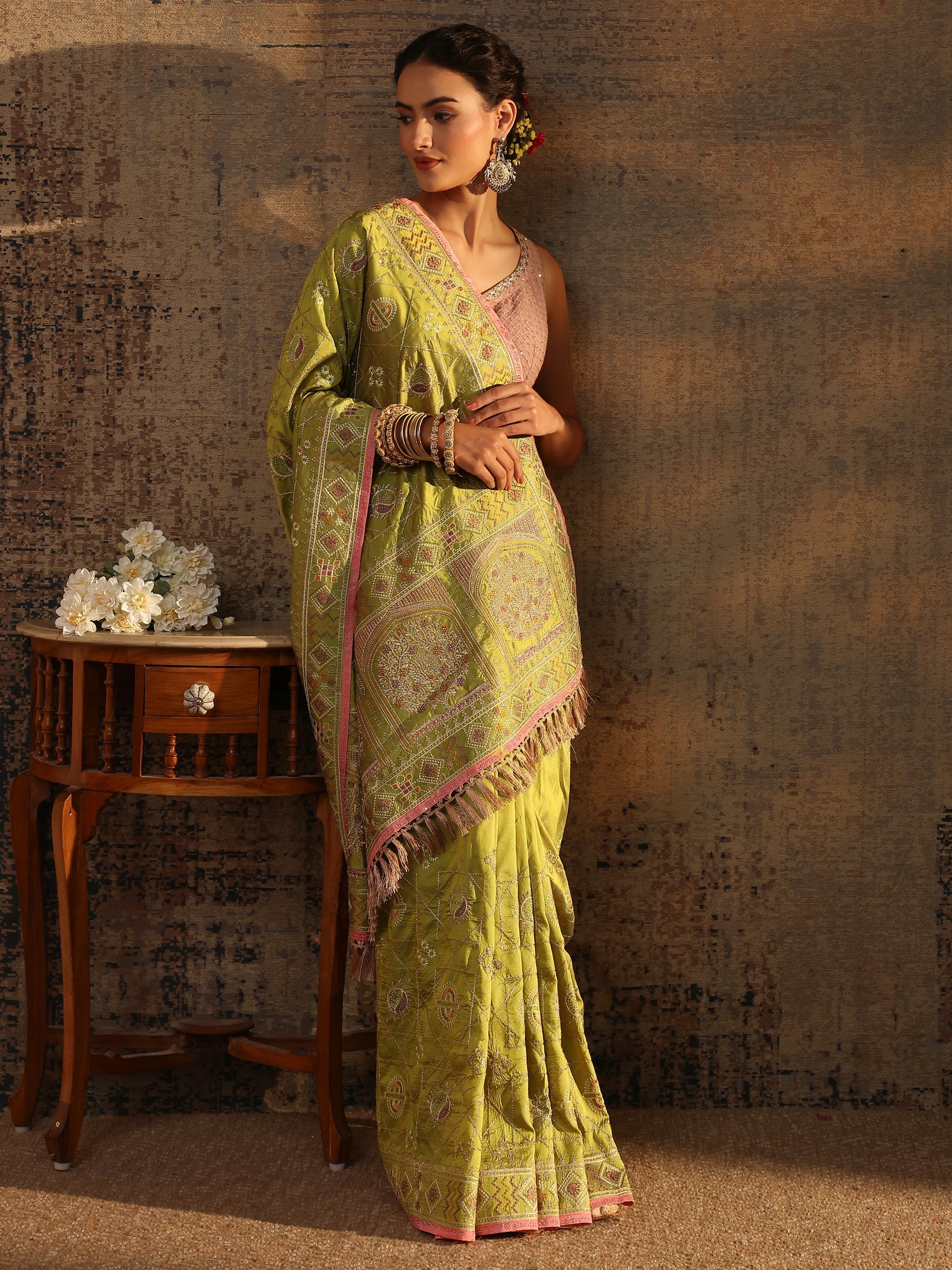 libas Green Ethnic Motifs Embroidered Silk Blend Saree With Unstitched Blouse Piece-picture-11