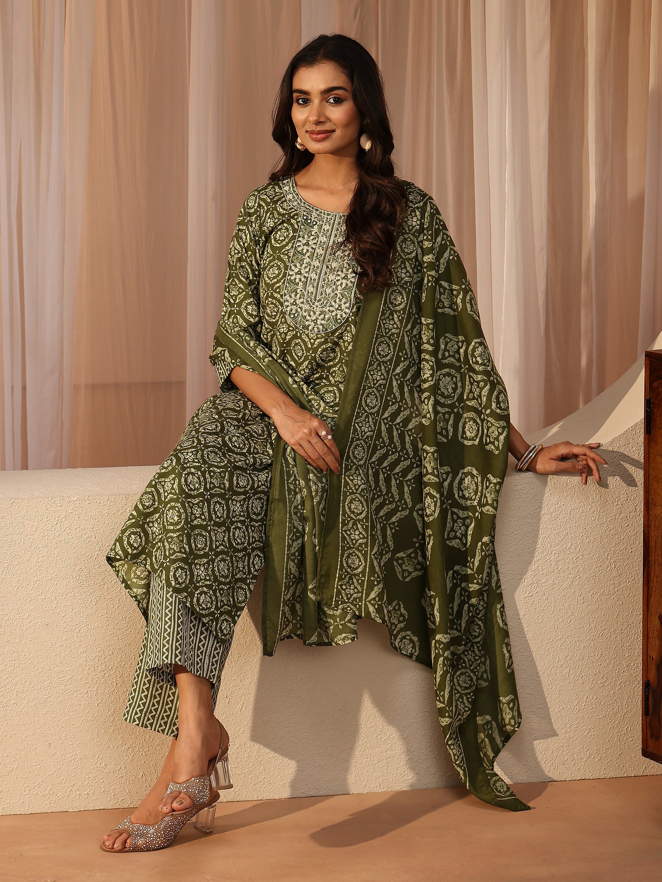 Green Ethnic Motifs Printed Cotton Blend Straight Suit Set With Dupatta-image-32