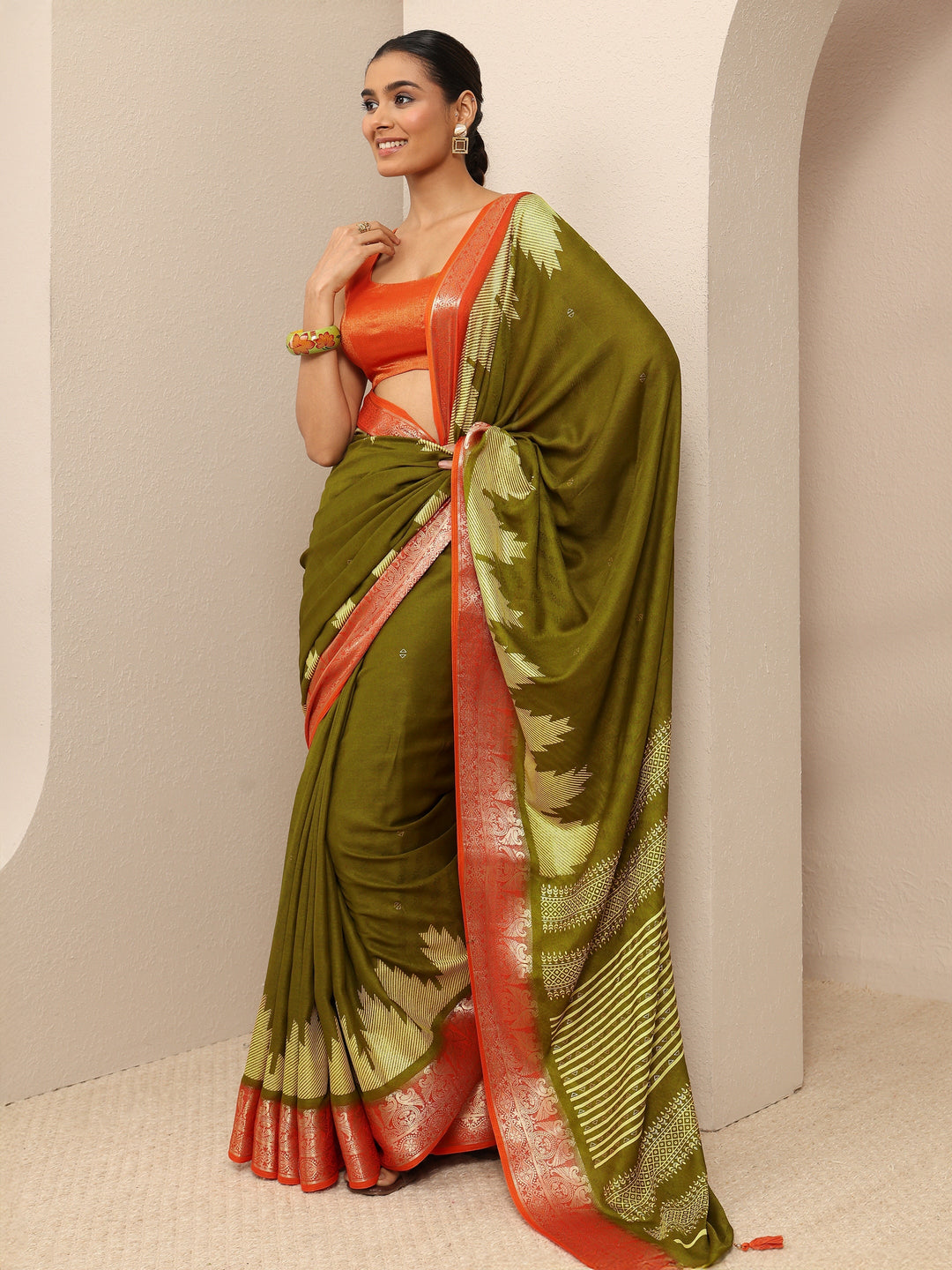 Green Ethnic Motifs Woven Design Silk Blend Saree With Unstitched Blouse Piece