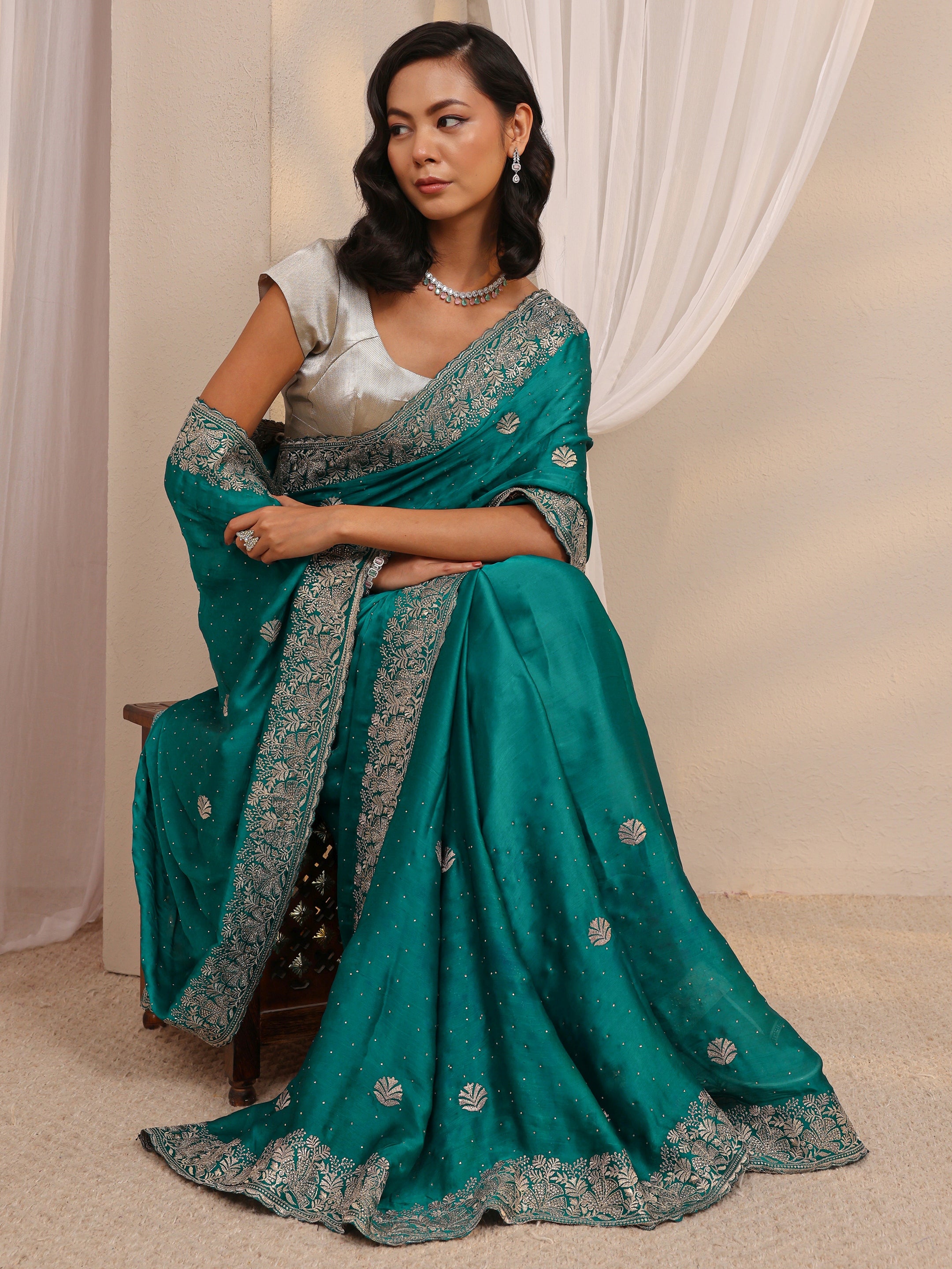 libas Green Floral Embellished Silk Blend Saree With Unstitched Blouse Piece-picture-23
