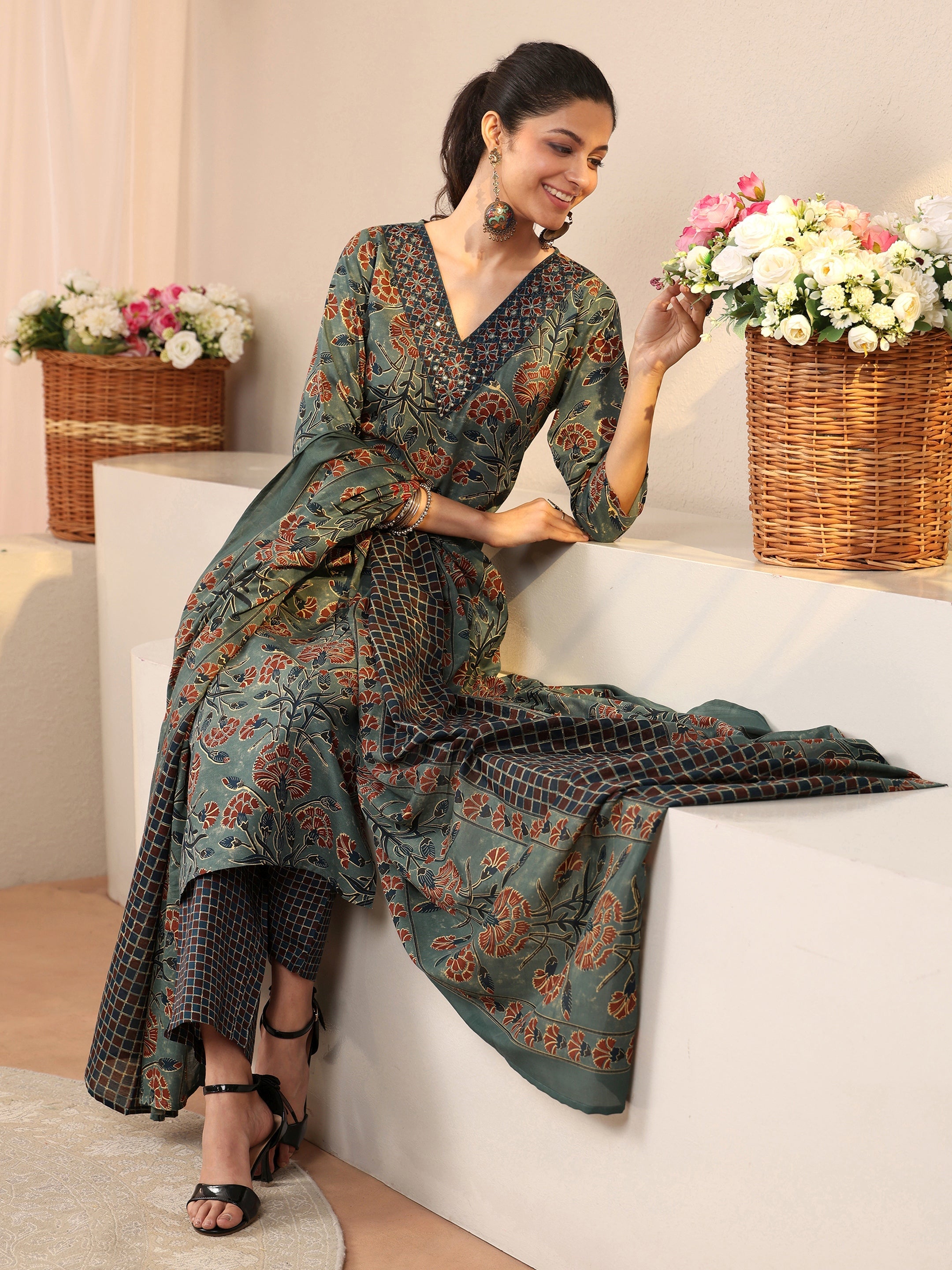 libas Gerua Green Floral Printed Cotton Blend Straight Suit Set-picture-31