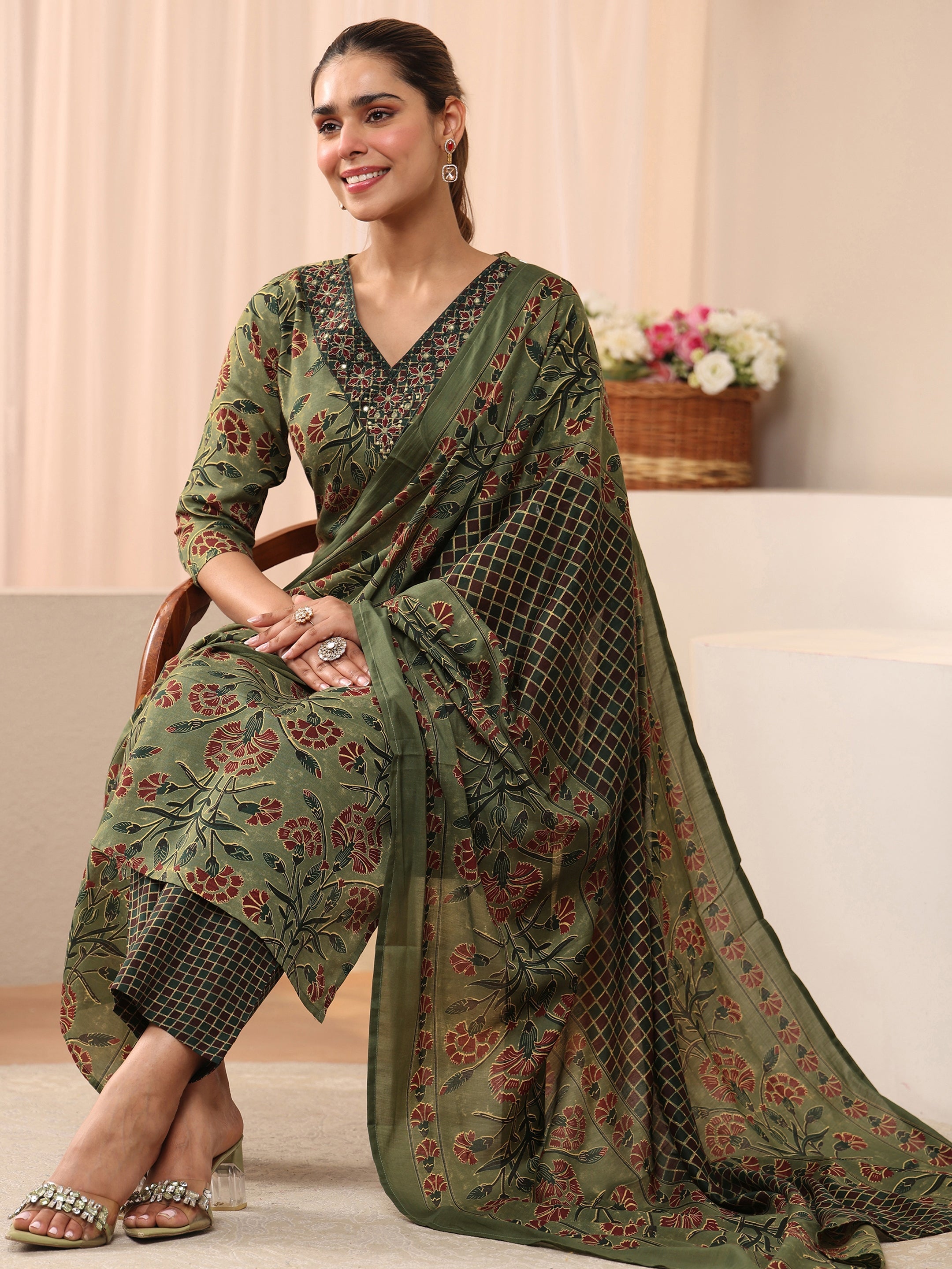 libas Gerua Green Floral Printed Cotton Blend Straight Suit Set-picture-30