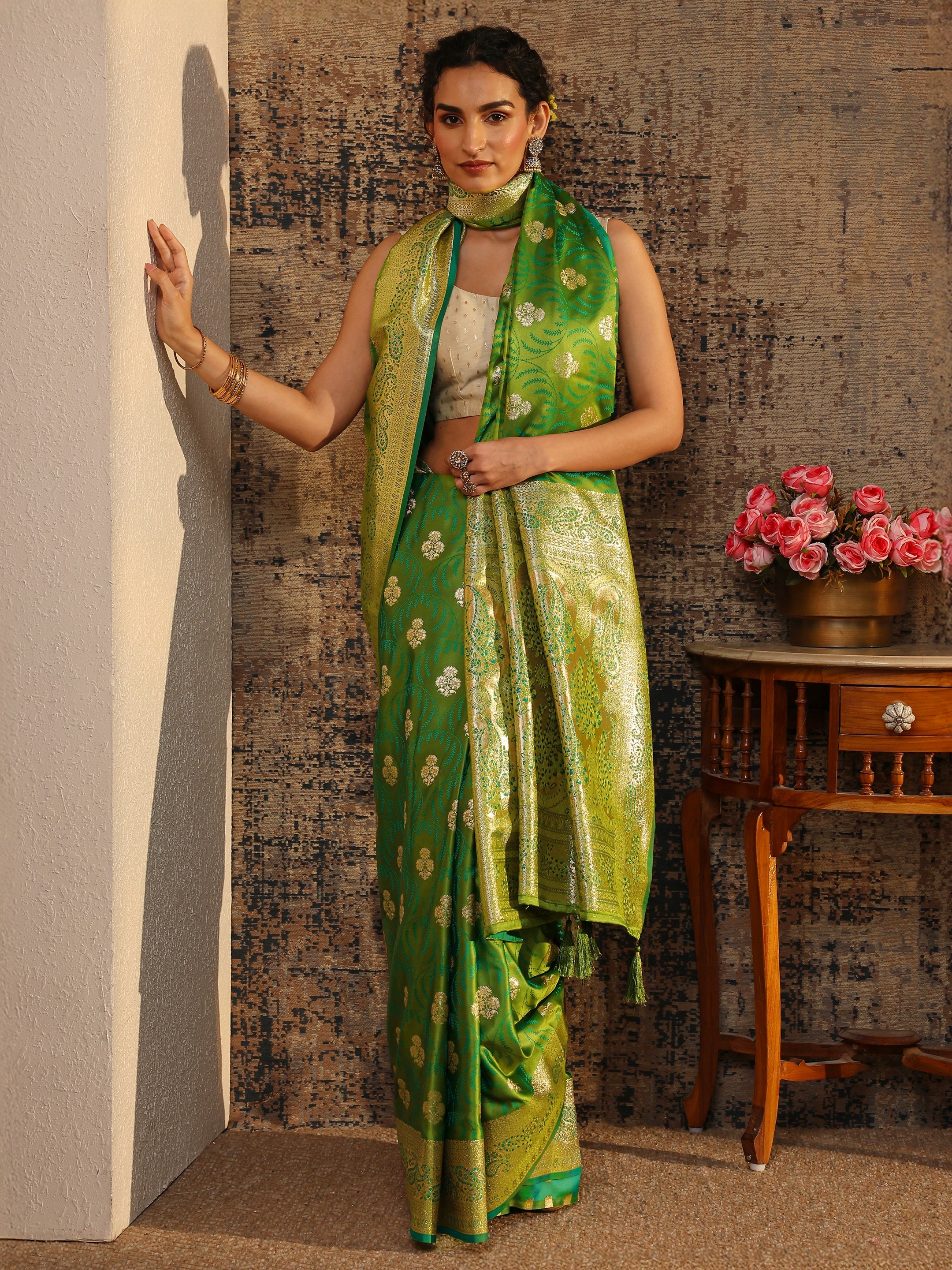 libas Green Floral Woven Design Silk Blend Saree With Unstitched Blouse Piece-picture-11