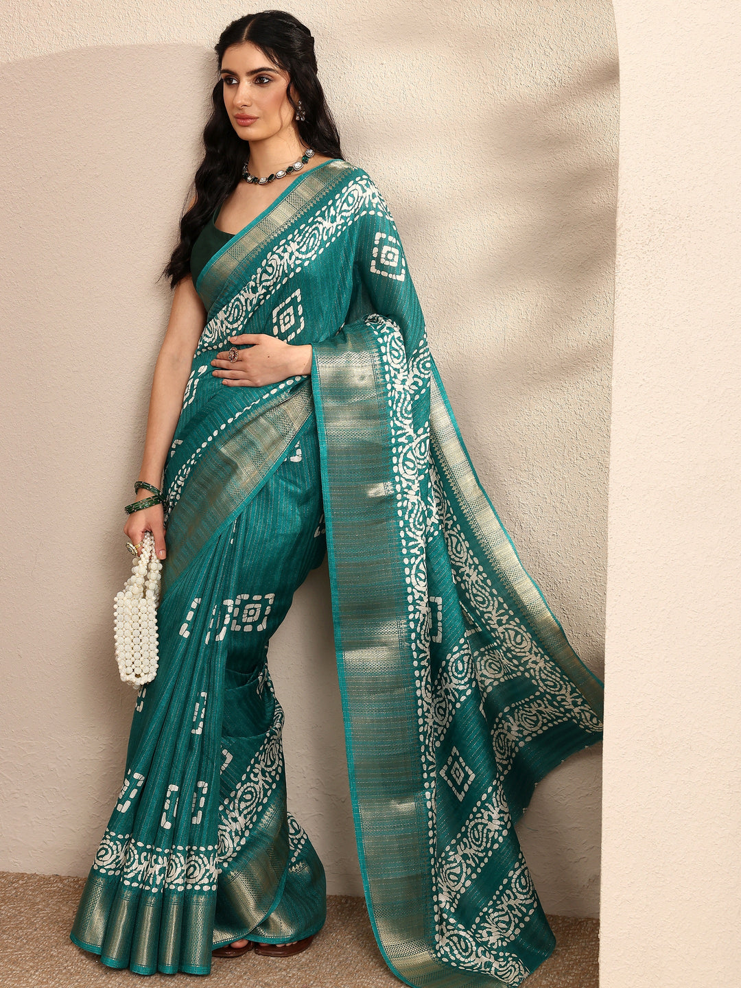 Green Geometric Printed Silk Blend Saree With Unstitched Blouse Piece