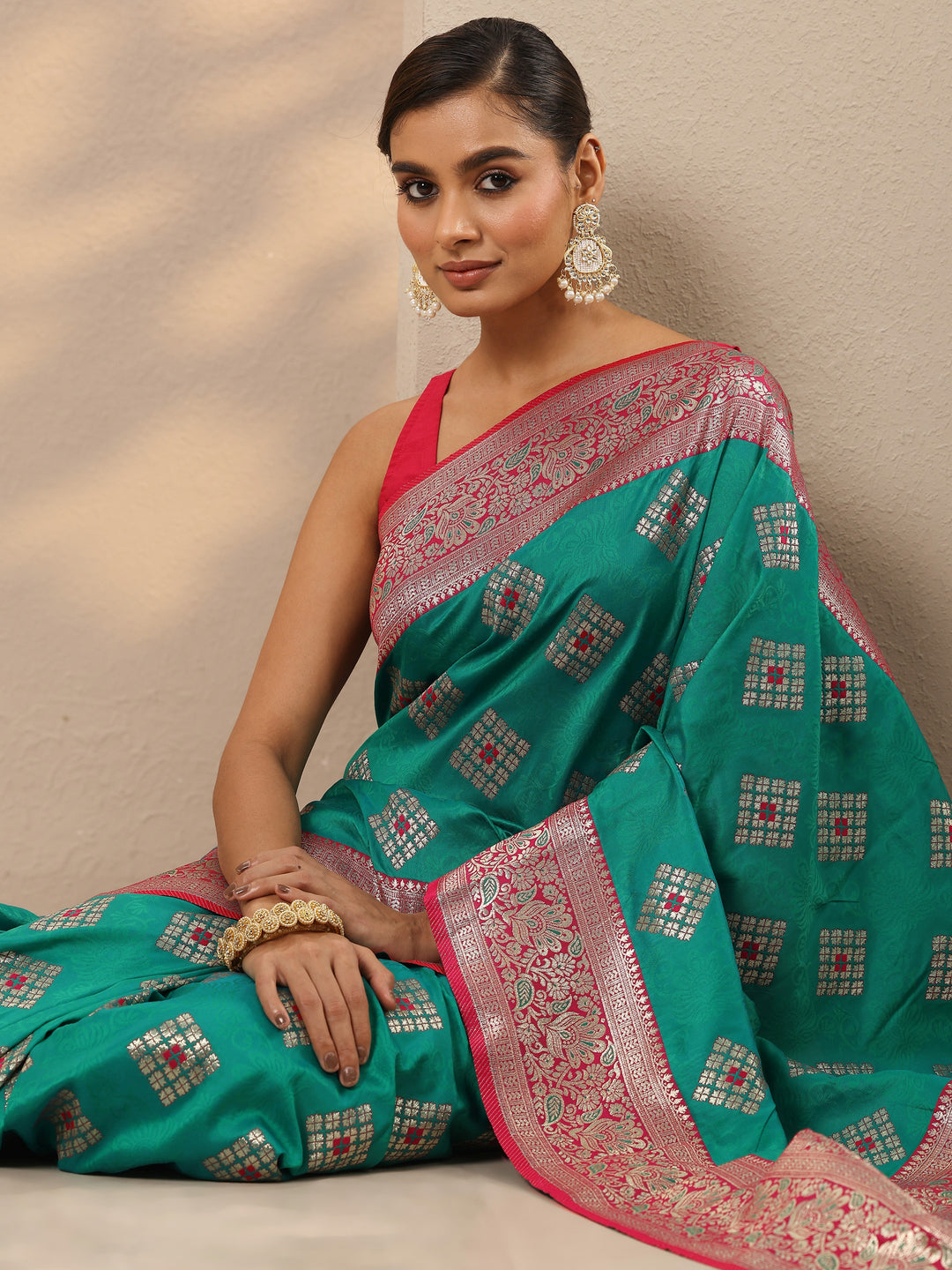  Green Geometric Woven Design Silk Blend Saree With Unstitched Blouse Piece 